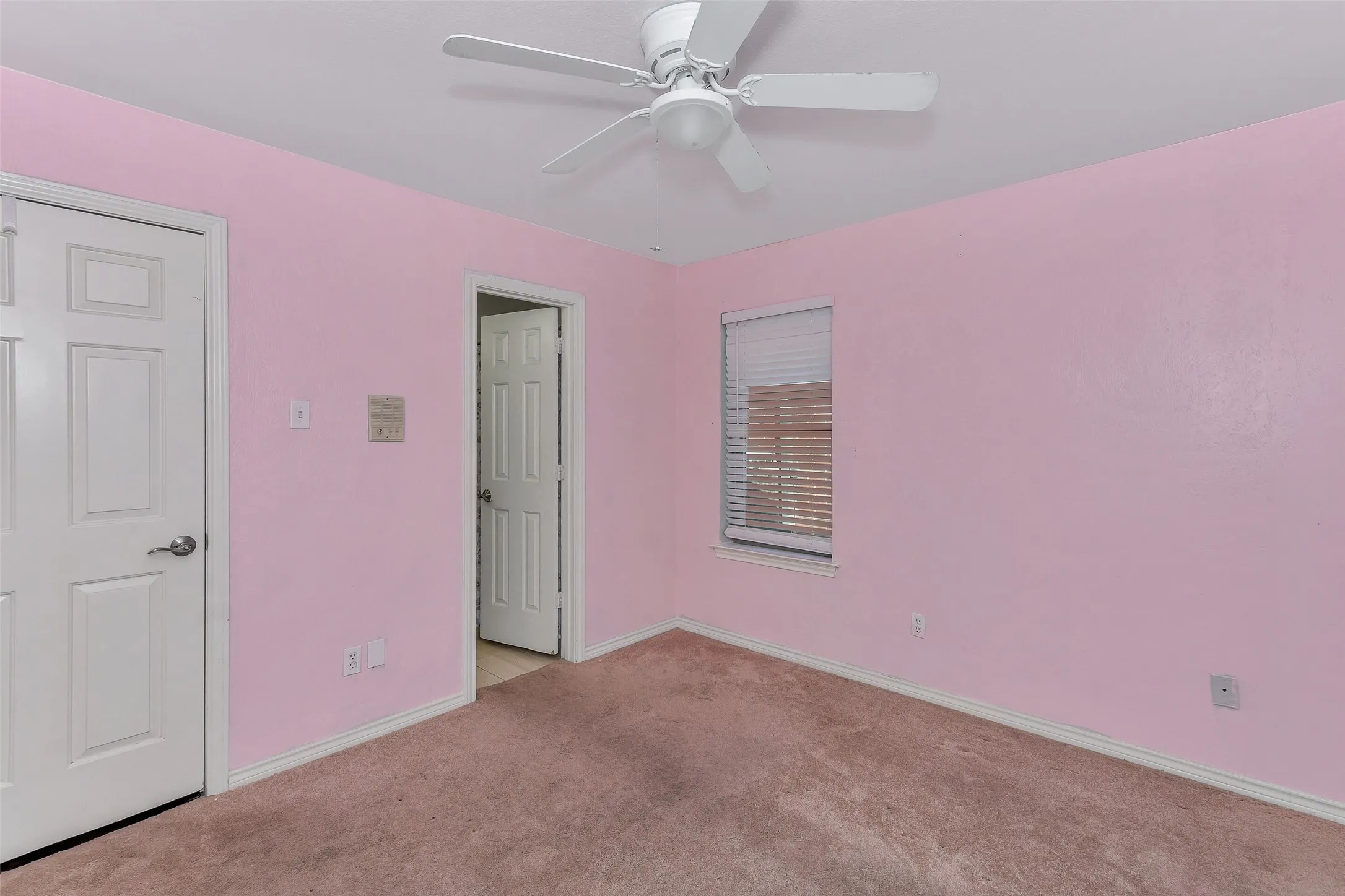 Single Family Residence For Sale in Dallas County , 1011 Briar Hill Circle, Duncanville, Texas 75137, 4 Bedroom, 3 Bathroom, 2 Garage spaces, 2,789 Sqft, built in 1984, Preowned, mls#21223804, Real Estate Agent in Duncanville, Homes For Sale in Dallas county, Homes For Sale in Duncanville, Realtor in Duncanville Texas, Real Estate Brokerage Independent Realty Texas, Luminita Cordes Realtor