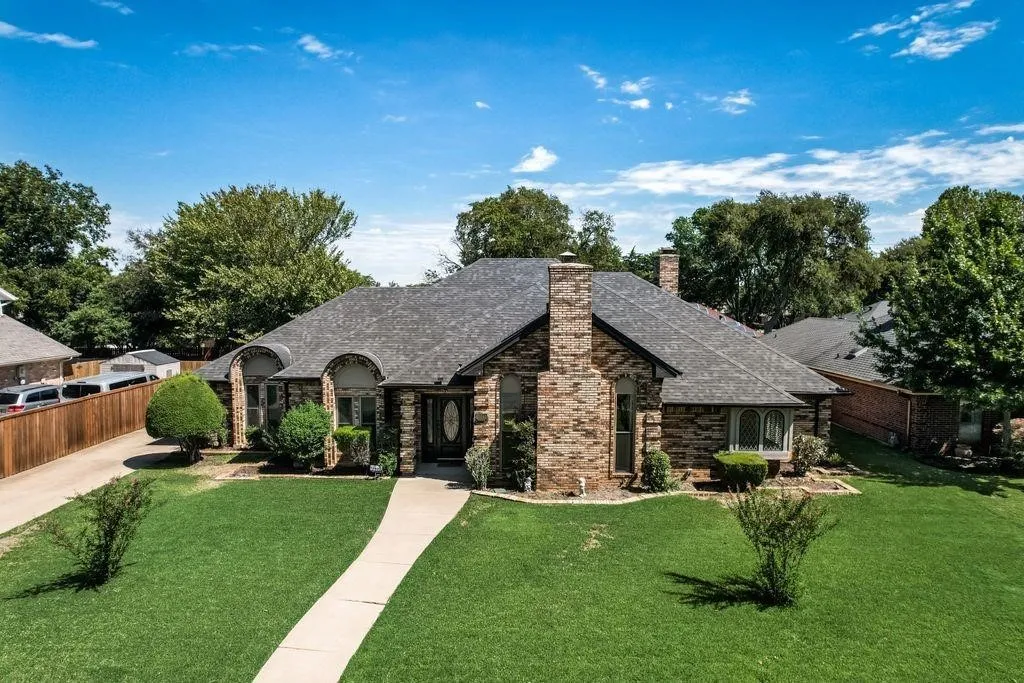 Single Family Residence For Sale in Dallas County , 1011 Briar Hill Circle, Duncanville, Texas 75137, 4 Bedroom, 3 Bathroom, 2 Garage spaces, 2,789 Sqft, built in 1984, Preowned, mls#21223804, Real Estate Agent in Duncanville, Homes For Sale in Dallas county, Homes For Sale in Duncanville, Realtor in Duncanville Texas, Real Estate Brokerage Independent Realty Texas, Luminita Cordes Realtor