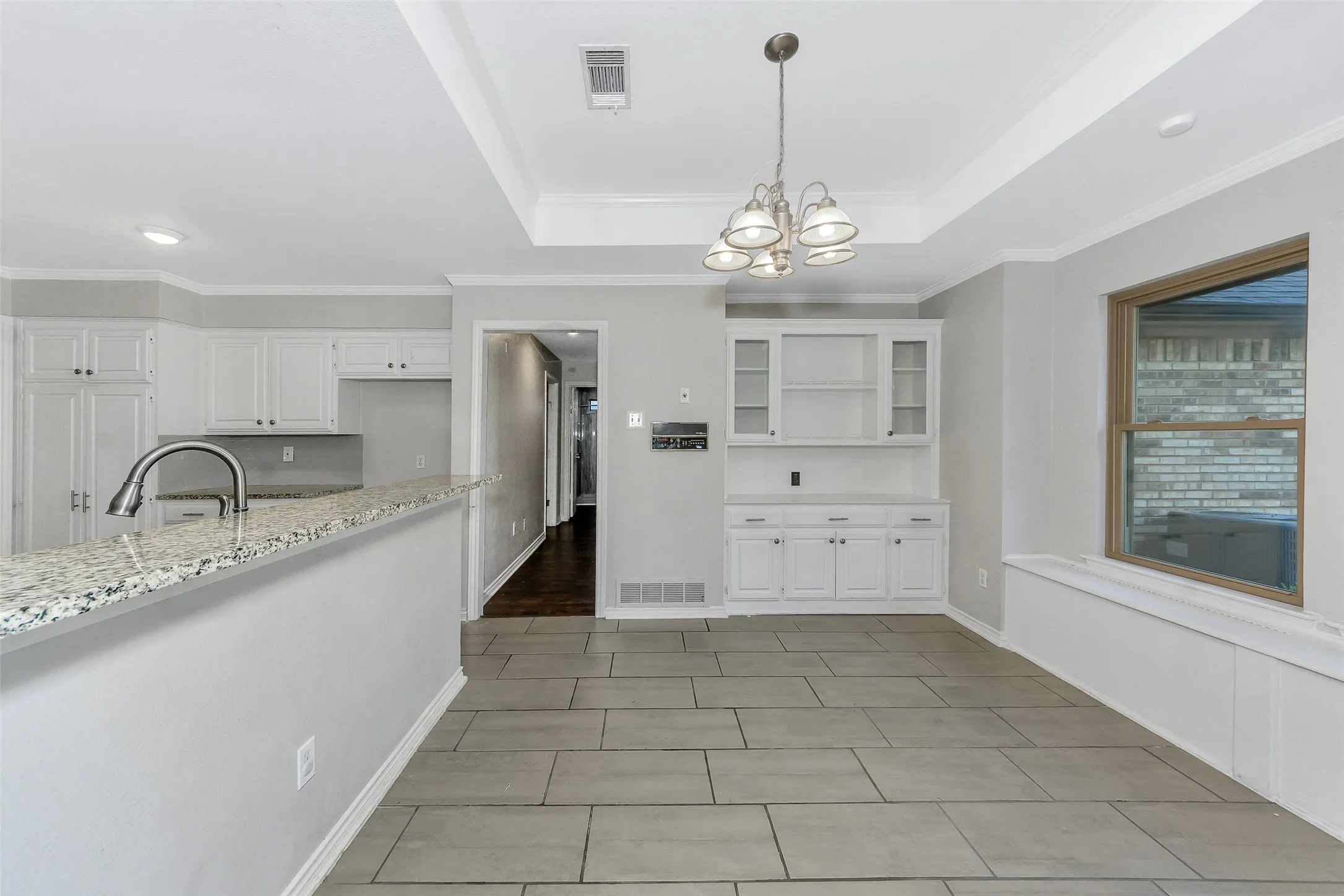 Single Family Residence For Sale in Dallas County , 1011 Briar Hill Circle, Duncanville, Texas 75137, 4 Bedroom, 3 Bathroom, 2 Garage spaces, 2,789 Sqft, built in 1984, Preowned, mls#21223804, Real Estate Agent in Duncanville, Homes For Sale in Dallas county, Homes For Sale in Duncanville, Realtor in Duncanville Texas, Real Estate Brokerage Independent Realty Texas, Luminita Cordes Realtor