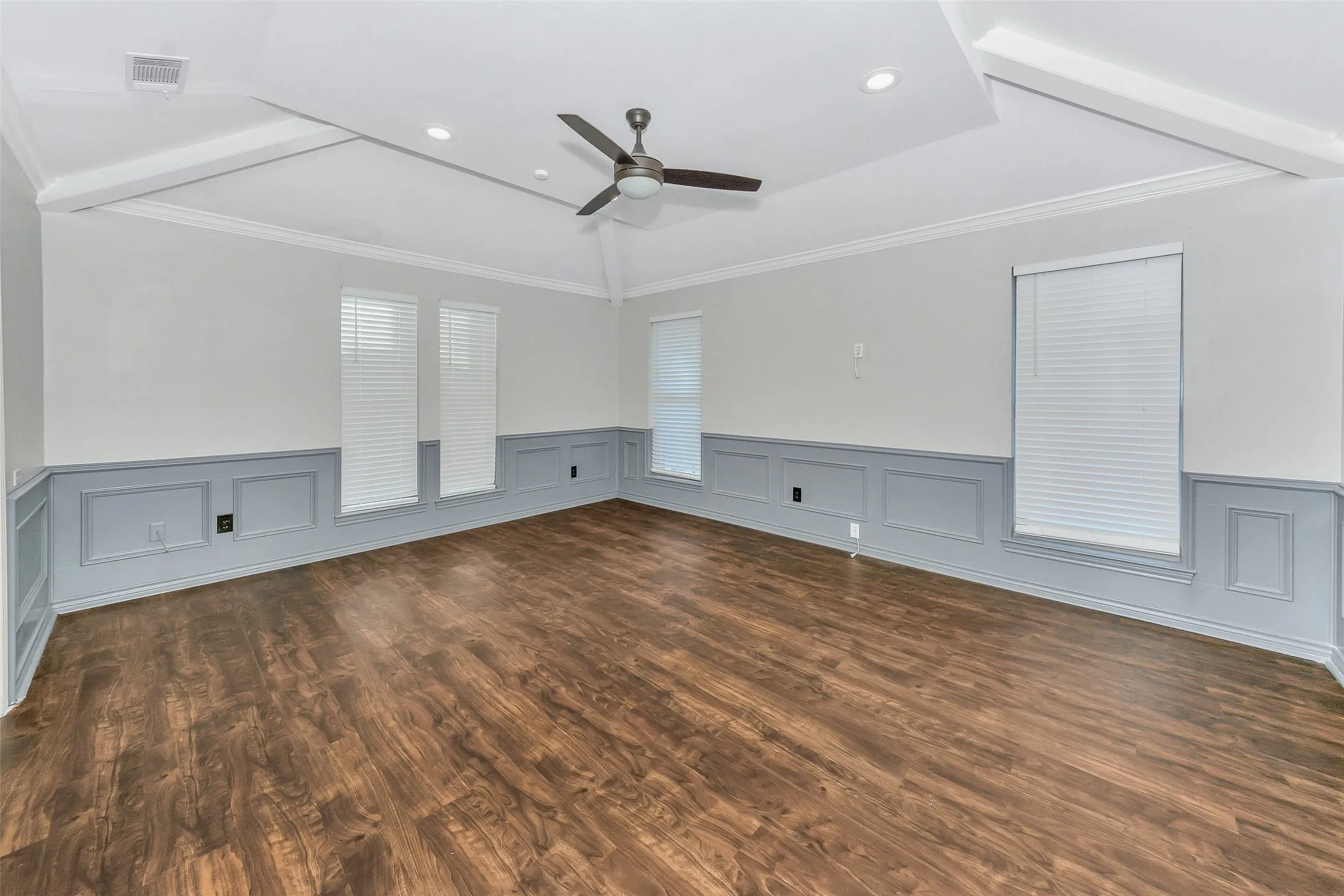 Single Family Residence For Sale in Dallas County , 1011 Briar Hill Circle, Duncanville, Texas 75137, 4 Bedroom, 3 Bathroom, 2 Garage spaces, 2,789 Sqft, built in 1984, Preowned, mls#21223804, Real Estate Agent in Duncanville, Homes For Sale in Dallas county, Homes For Sale in Duncanville, Realtor in Duncanville Texas, Real Estate Brokerage Independent Realty Texas, Luminita Cordes Realtor