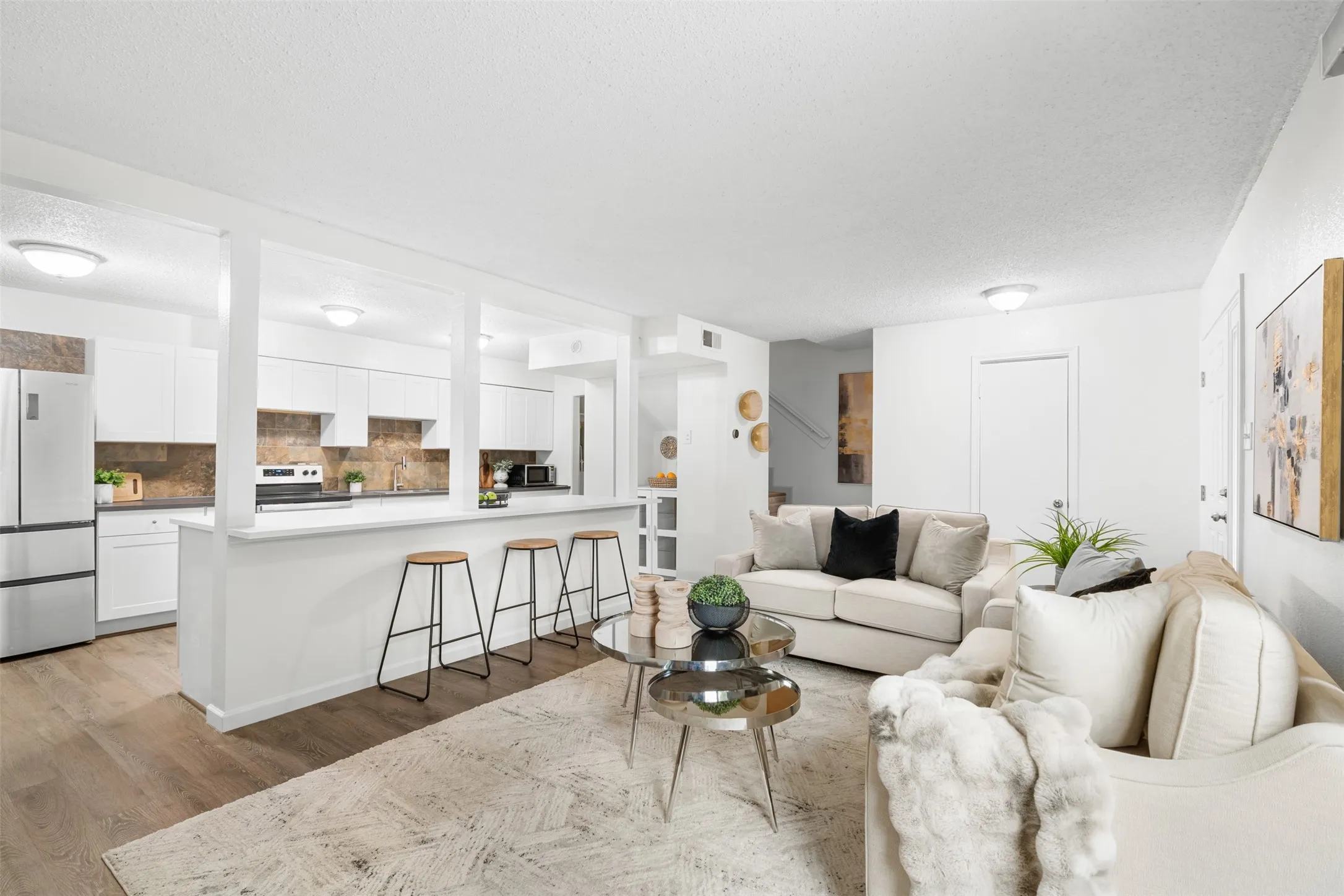 Condominium For Sale in Collin County , 2610 Custer Parkway D, Richardson, Texas 75080, 3 Bedroom, 3 Bathroom, Garage spaces, 1,824 Sqft, built in 1973, Preowned, mls#21224545, Real Estate Agent in Richardson, Homes For Sale in Collin county, Homes For Sale in Richardson, Realtor in Richardson Texas, Real Estate Brokerage Independent Realty Texas, Luminita Cordes Realtor