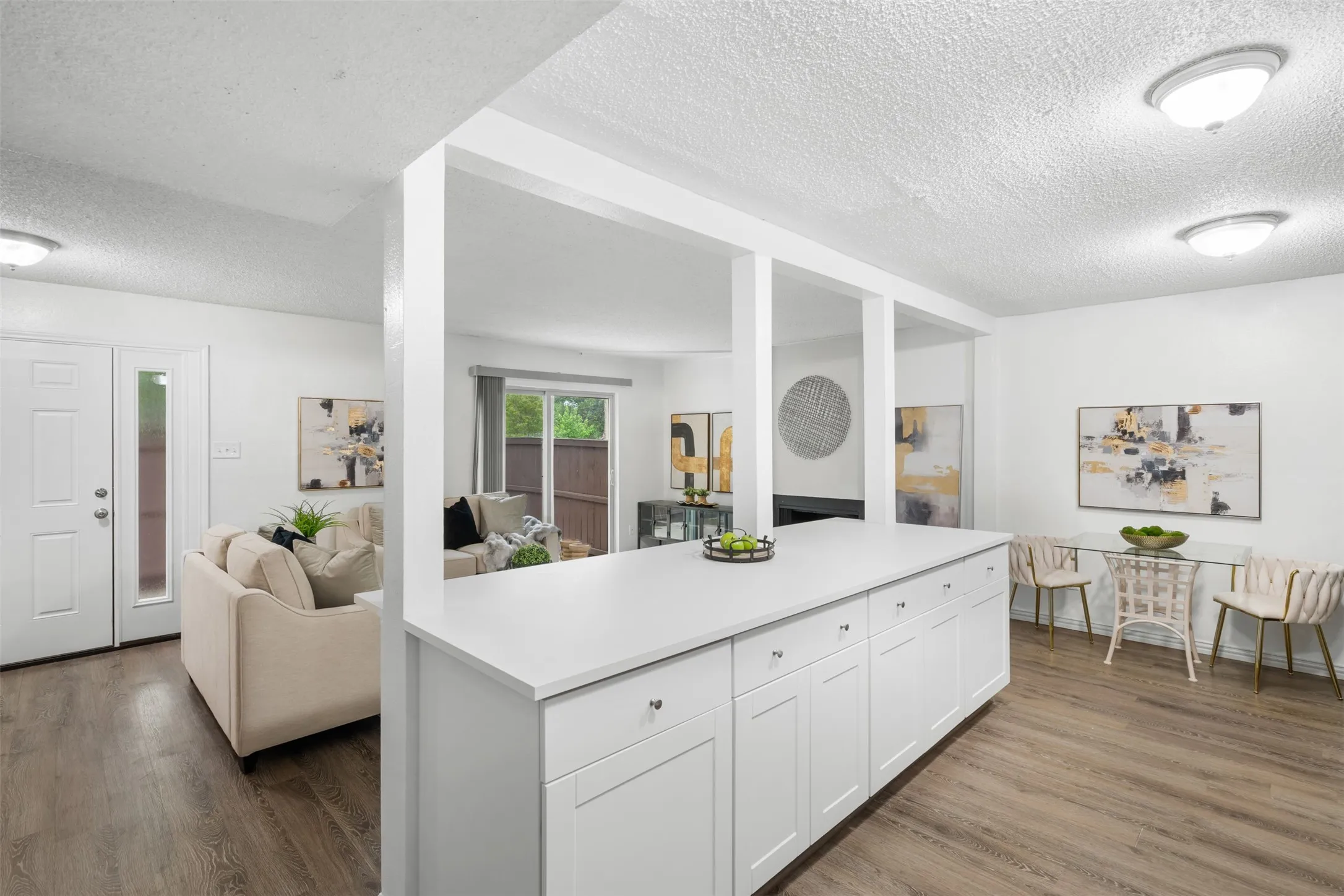 Condominium For Sale in Collin County , 2610 Custer Parkway D, Richardson, Texas 75080, 3 Bedroom, 3 Bathroom, Garage spaces, 1,824 Sqft, built in 1973, Preowned, mls#21224545, Real Estate Agent in Richardson, Homes For Sale in Collin county, Homes For Sale in Richardson, Realtor in Richardson Texas, Real Estate Brokerage Independent Realty Texas, Luminita Cordes Realtor