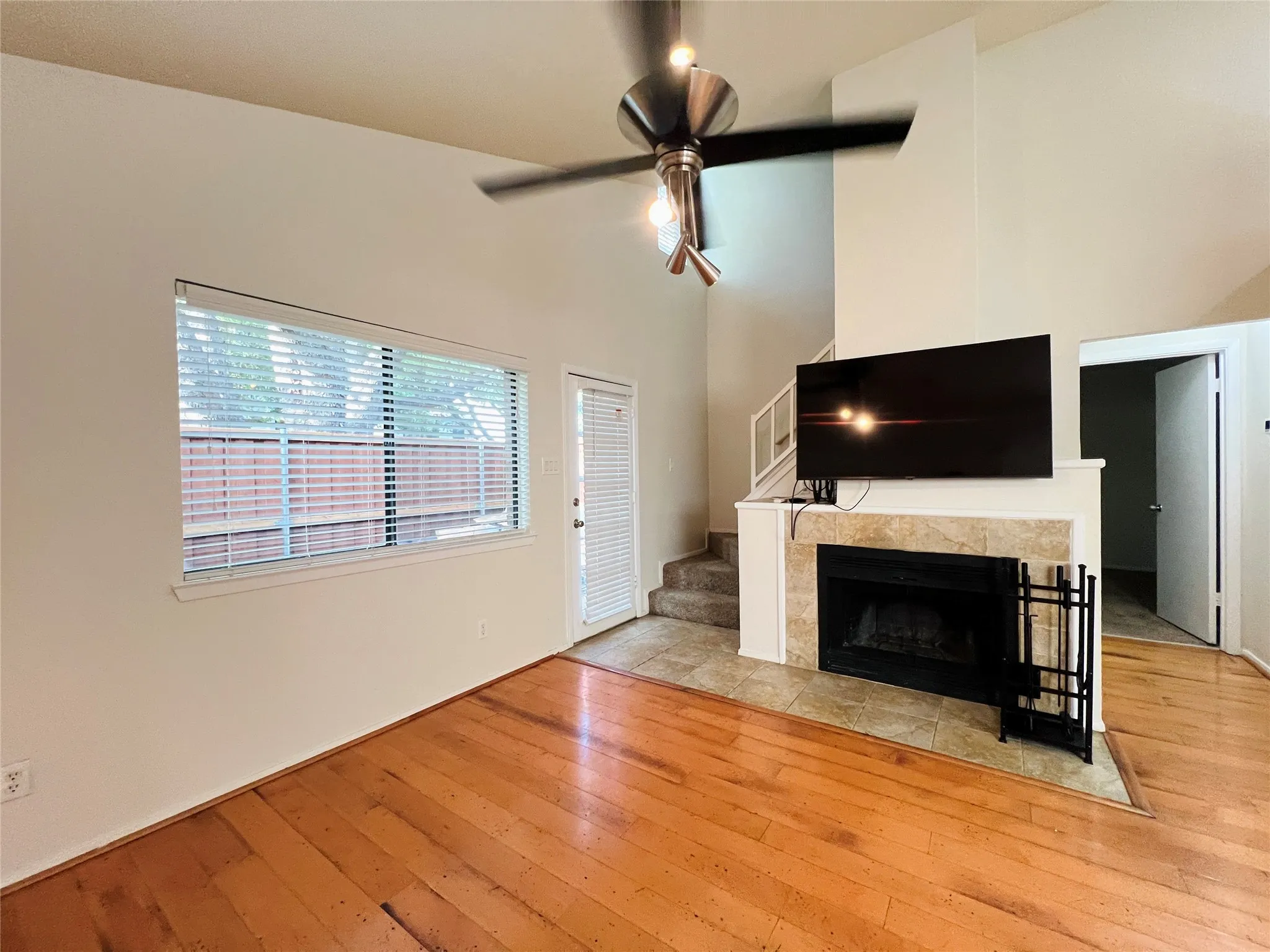 Townhouse For Rent in Tarrant County , 5759 Cedar Creek Drive, Benbrook, Texas 76109, 2 Bedroom, 2 Bathroom, Garage spaces, 980 Sqft, built in 1984, Preowned, mls#21224758, Real Estate Agent in Benbrook, Homes For Rent in Tarrant county, Homes For Rent in Benbrook, Realtor in Benbrook Texas, Real Estate Brokerage Independent Realty Texas, Luminita Cordes Realtor