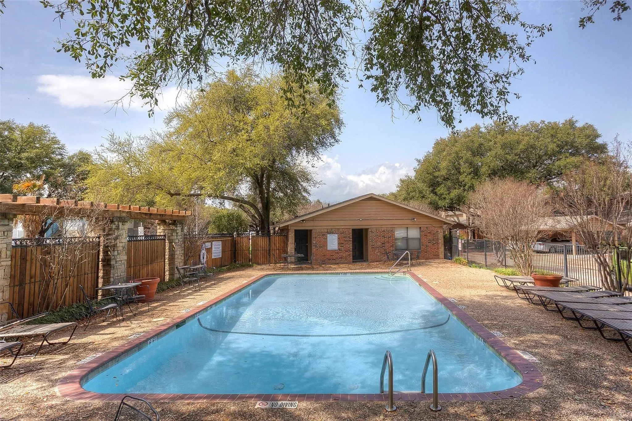 Townhouse For Rent in Tarrant County , 5759 Cedar Creek Drive, Benbrook, Texas 76109, 2 Bedroom, 2 Bathroom, Garage spaces, 980 Sqft, built in 1984, Preowned, mls#21224758, Real Estate Agent in Benbrook, Homes For Rent in Tarrant county, Homes For Rent in Benbrook, Realtor in Benbrook Texas, Real Estate Brokerage Independent Realty Texas, Luminita Cordes Realtor