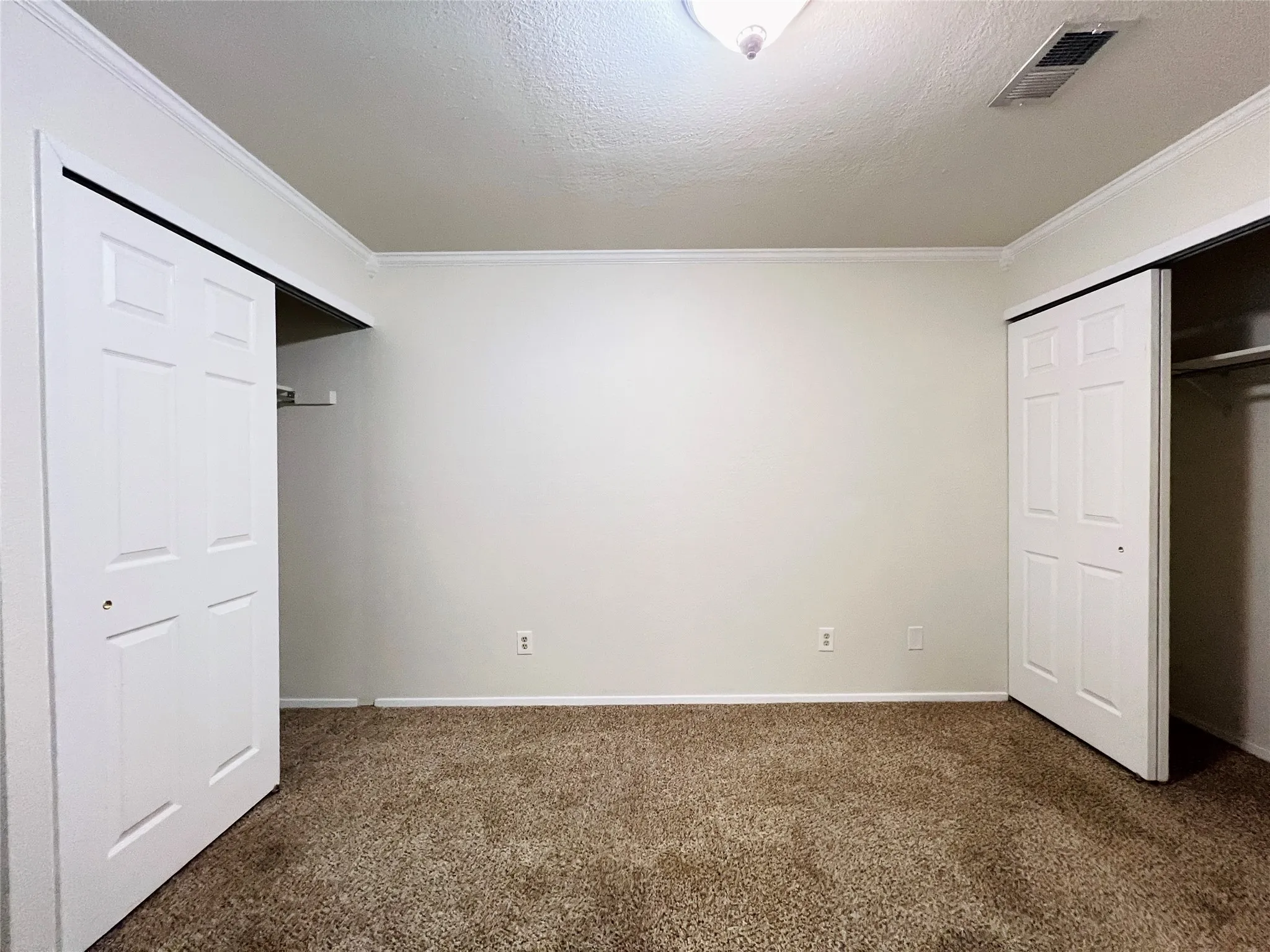 Townhouse For Rent in Tarrant County , 5759 Cedar Creek Drive, Benbrook, Texas 76109, 2 Bedroom, 2 Bathroom, Garage spaces, 980 Sqft, built in 1984, Preowned, mls#21224758, Real Estate Agent in Benbrook, Homes For Rent in Tarrant county, Homes For Rent in Benbrook, Realtor in Benbrook Texas, Real Estate Brokerage Independent Realty Texas, Luminita Cordes Realtor