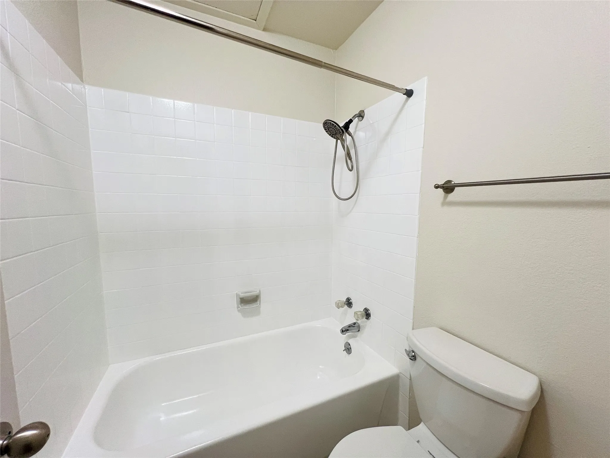 Townhouse For Rent in Tarrant County , 5759 Cedar Creek Drive, Benbrook, Texas 76109, 2 Bedroom, 2 Bathroom, Garage spaces, 980 Sqft, built in 1984, Preowned, mls#21224758, Real Estate Agent in Benbrook, Homes For Rent in Tarrant county, Homes For Rent in Benbrook, Realtor in Benbrook Texas, Real Estate Brokerage Independent Realty Texas, Luminita Cordes Realtor