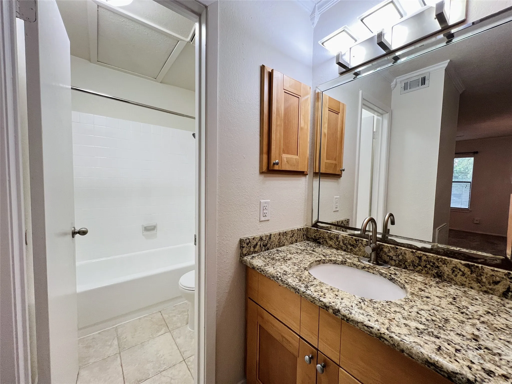 Townhouse For Rent in Tarrant County , 5759 Cedar Creek Drive, Benbrook, Texas 76109, 2 Bedroom, 2 Bathroom, Garage spaces, 980 Sqft, built in 1984, Preowned, mls#21224758, Real Estate Agent in Benbrook, Homes For Rent in Tarrant county, Homes For Rent in Benbrook, Realtor in Benbrook Texas, Real Estate Brokerage Independent Realty Texas, Luminita Cordes Realtor