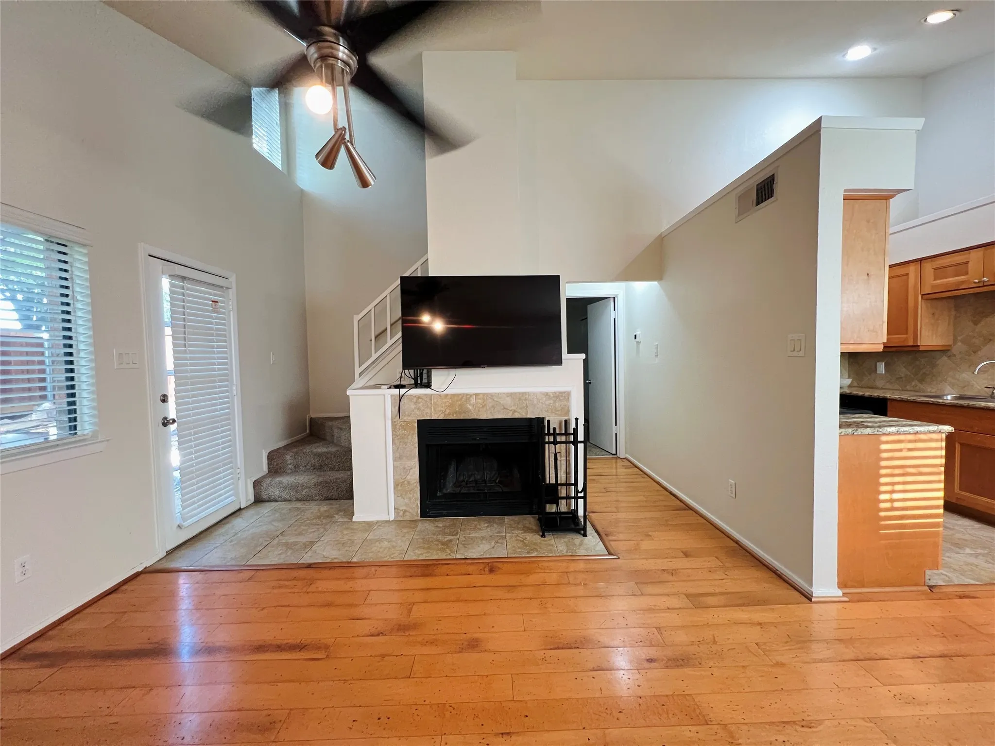 Townhouse For Rent in Tarrant County , 5759 Cedar Creek Drive, Benbrook, Texas 76109, 2 Bedroom, 2 Bathroom, Garage spaces, 980 Sqft, built in 1984, Preowned, mls#21224758, Real Estate Agent in Benbrook, Homes For Rent in Tarrant county, Homes For Rent in Benbrook, Realtor in Benbrook Texas, Real Estate Brokerage Independent Realty Texas, Luminita Cordes Realtor