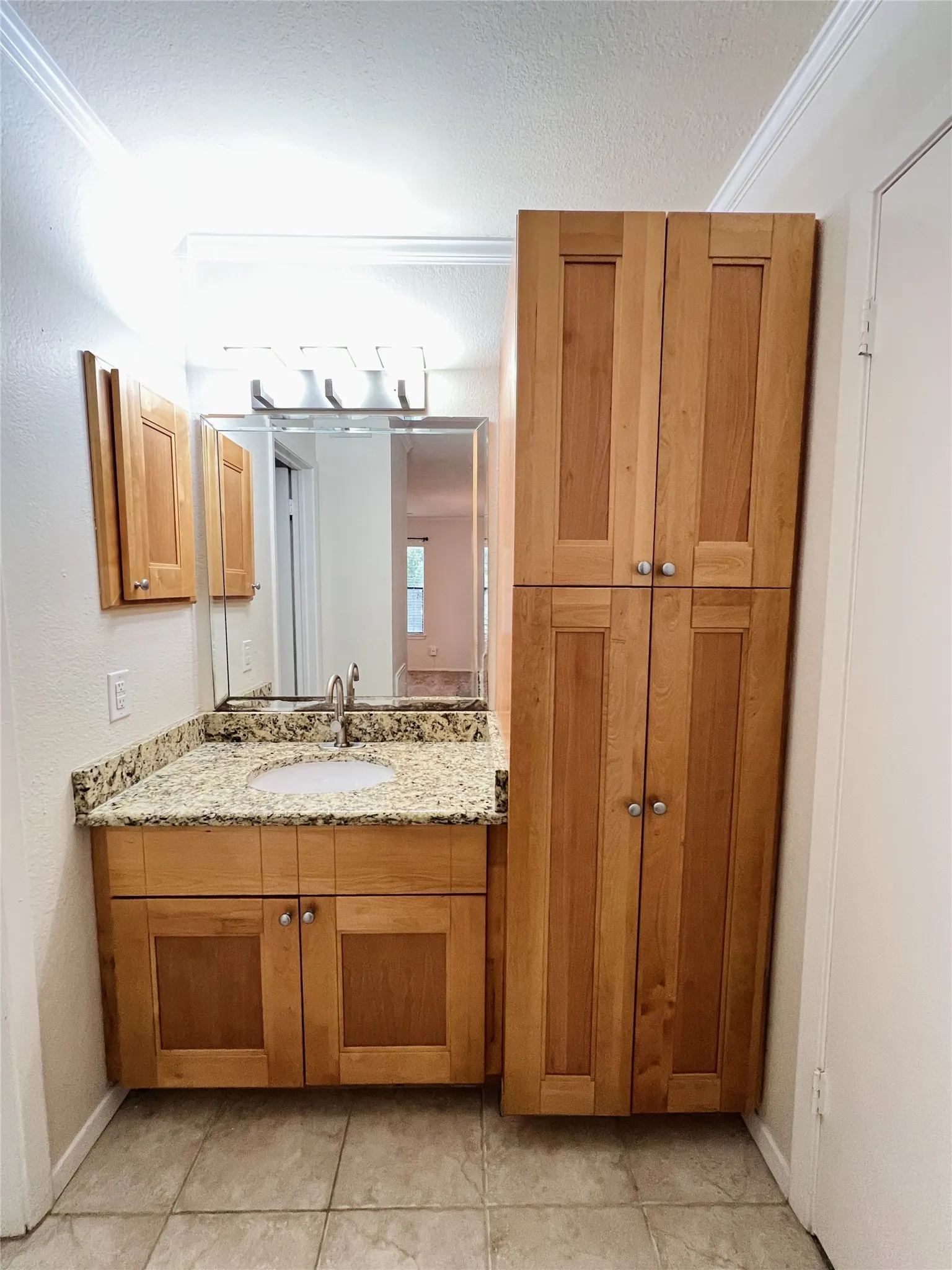 Townhouse For Rent in Tarrant County , 5759 Cedar Creek Drive, Benbrook, Texas 76109, 2 Bedroom, 2 Bathroom, Garage spaces, 980 Sqft, built in 1984, Preowned, mls#21224758, Real Estate Agent in Benbrook, Homes For Rent in Tarrant county, Homes For Rent in Benbrook, Realtor in Benbrook Texas, Real Estate Brokerage Independent Realty Texas, Luminita Cordes Realtor