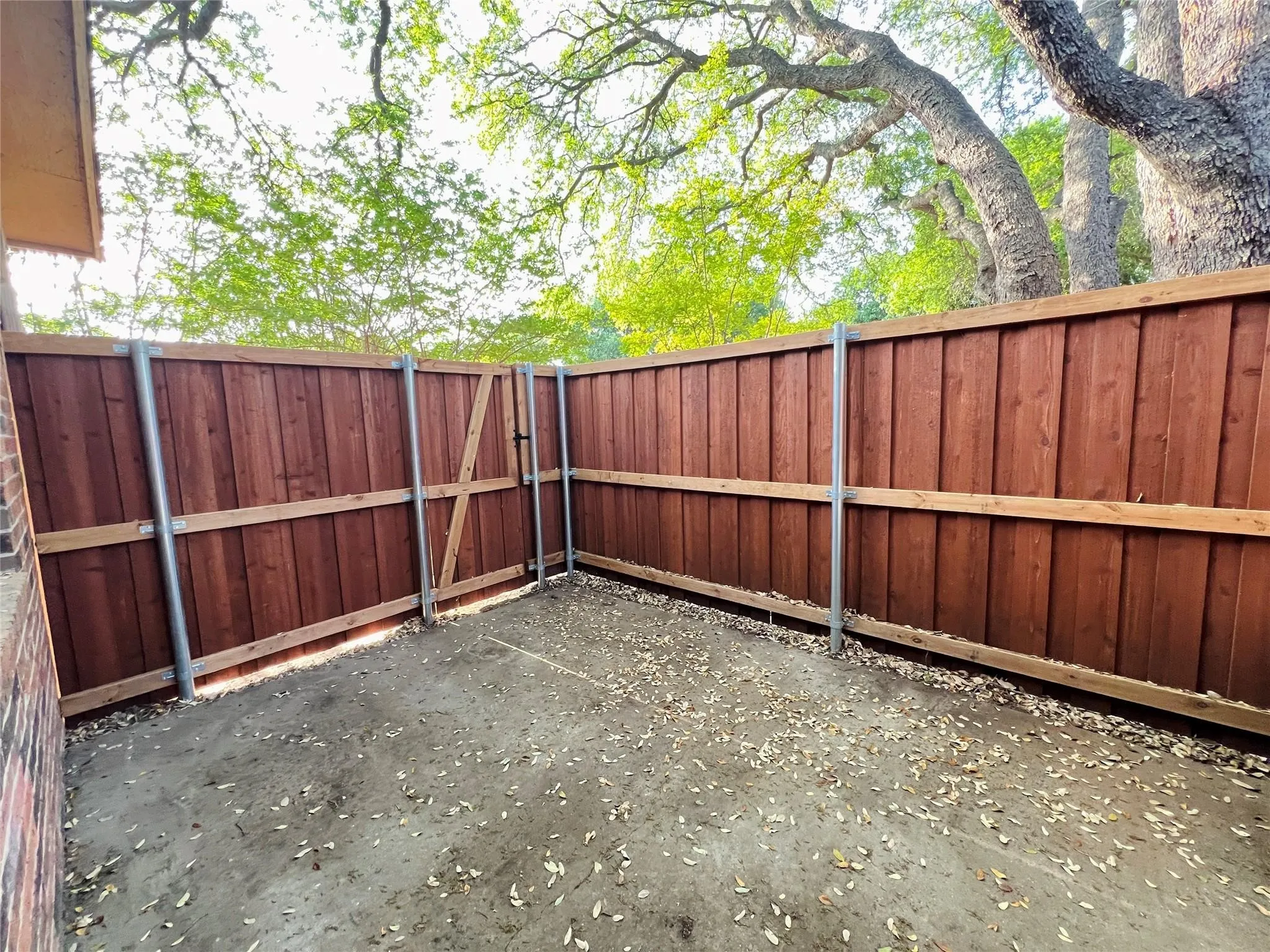 Townhouse For Rent in Tarrant County , 5759 Cedar Creek Drive, Benbrook, Texas 76109, 2 Bedroom, 2 Bathroom, Garage spaces, 980 Sqft, built in 1984, Preowned, mls#21224758, Real Estate Agent in Benbrook, Homes For Rent in Tarrant county, Homes For Rent in Benbrook, Realtor in Benbrook Texas, Real Estate Brokerage Independent Realty Texas, Luminita Cordes Realtor