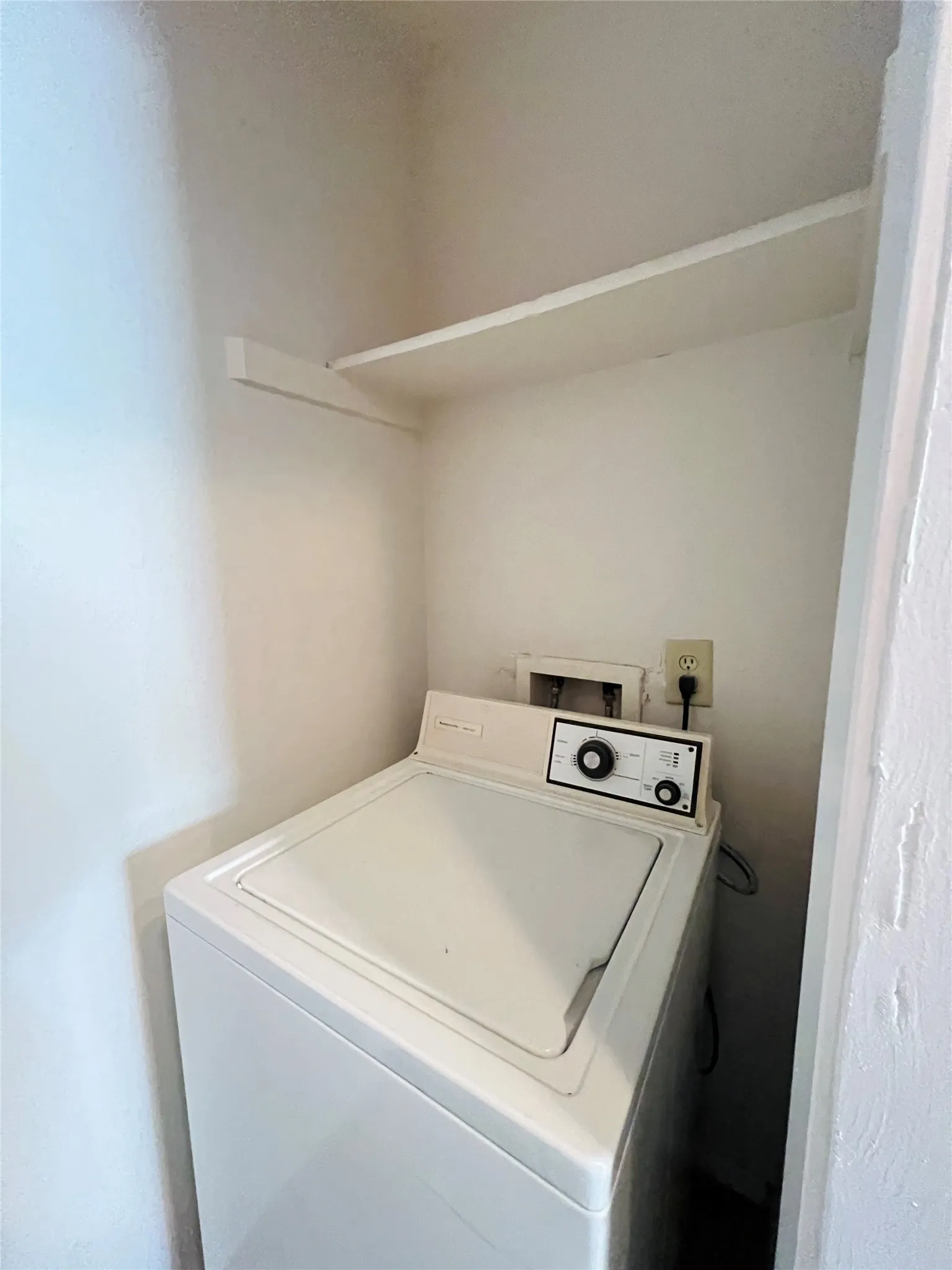 Townhouse For Rent in Tarrant County , 5759 Cedar Creek Drive, Benbrook, Texas 76109, 2 Bedroom, 2 Bathroom, Garage spaces, 980 Sqft, built in 1984, Preowned, mls#21224758, Real Estate Agent in Benbrook, Homes For Rent in Tarrant county, Homes For Rent in Benbrook, Realtor in Benbrook Texas, Real Estate Brokerage Independent Realty Texas, Luminita Cordes Realtor