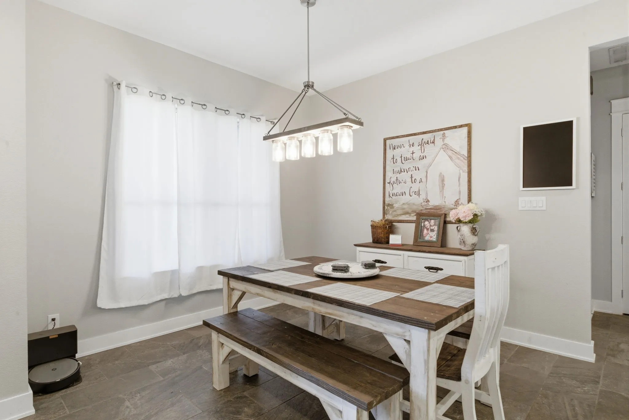 Single Family Residence For Sale in Parker County , 1103 Pioneer Crossing, Weatherford, Texas 76088, 3 Bedroom, 3 Bathroom, 2 Garage spaces, 2,796 Sqft, built in 2023, mls#21224586, Real Estate Agent in Weatherford, Homes For Sale in Parker county, Homes For Sale in Weatherford, Realtor in Weatherford Texas, Real Estate Brokerage Independent Realty Texas, Luminita Cordes Realtor