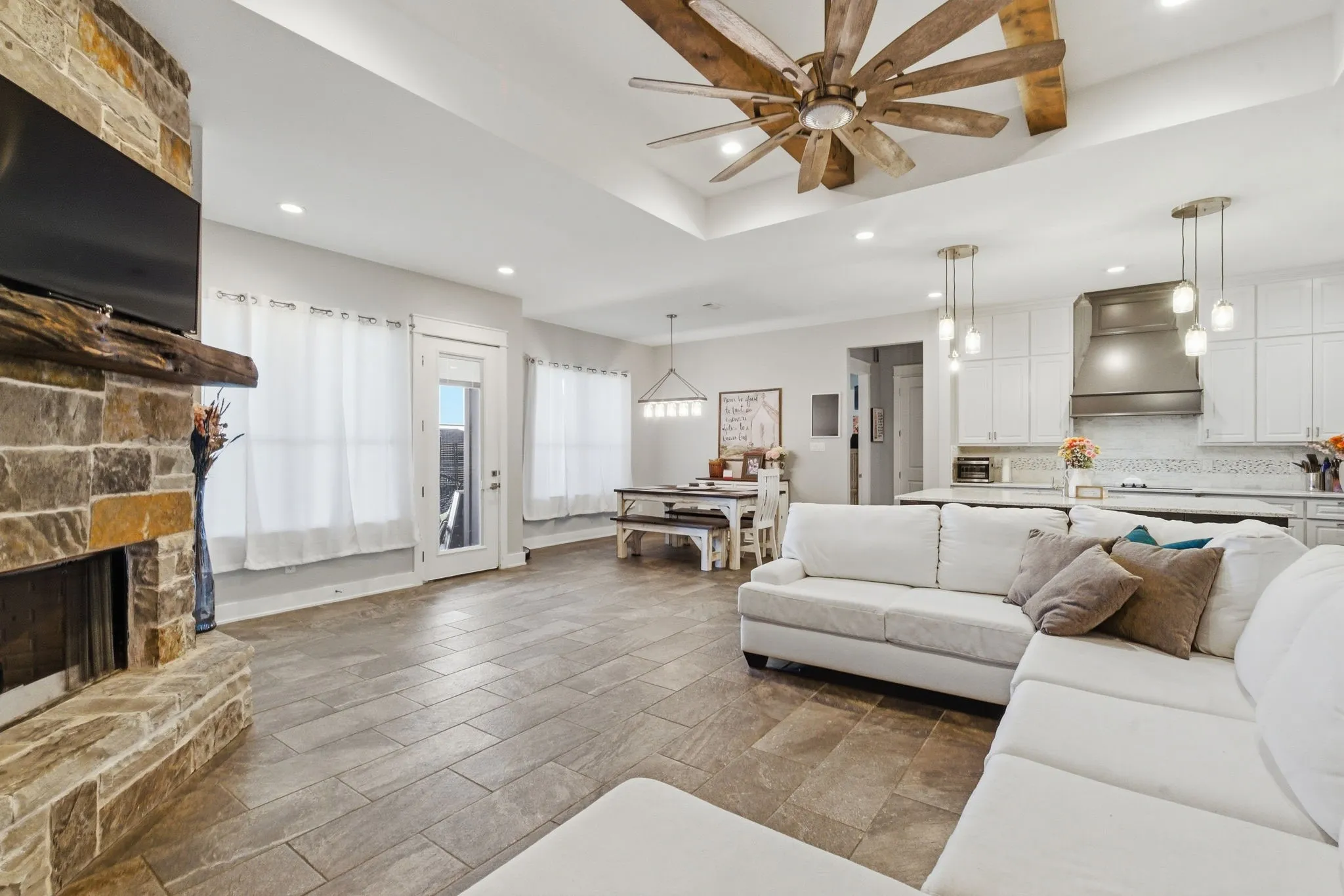 Single Family Residence For Sale in Parker County , 1103 Pioneer Crossing, Weatherford, Texas 76088, 3 Bedroom, 3 Bathroom, 2 Garage spaces, 2,796 Sqft, built in 2023, mls#21224586, Real Estate Agent in Weatherford, Homes For Sale in Parker county, Homes For Sale in Weatherford, Realtor in Weatherford Texas, Real Estate Brokerage Independent Realty Texas, Luminita Cordes Realtor