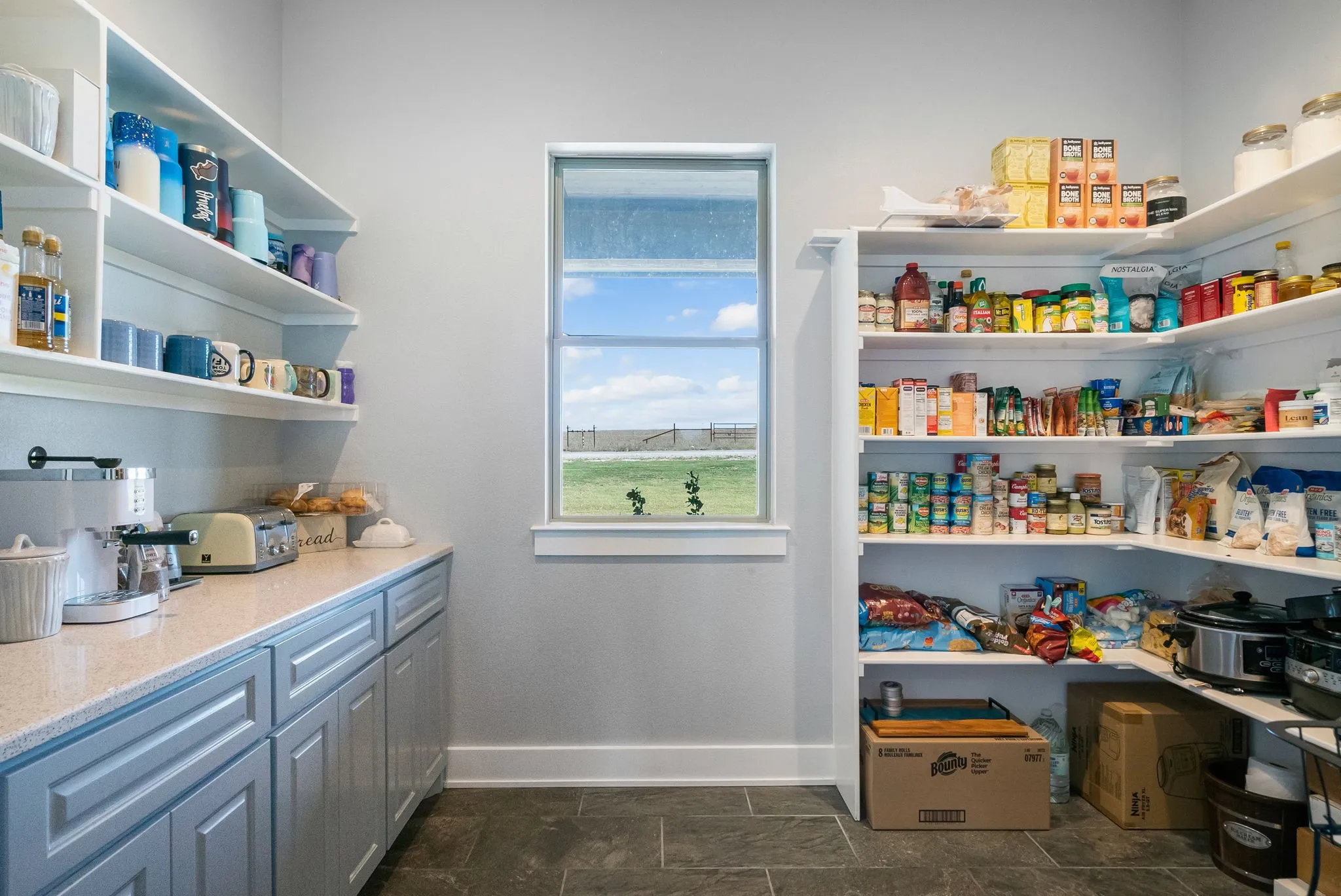 Single Family Residence For Sale in Parker County , 1103 Pioneer Crossing, Weatherford, Texas 76088, 3 Bedroom, 3 Bathroom, 2 Garage spaces, 2,796 Sqft, built in 2023, mls#21224586, Real Estate Agent in Weatherford, Homes For Sale in Parker county, Homes For Sale in Weatherford, Realtor in Weatherford Texas, Real Estate Brokerage Independent Realty Texas, Luminita Cordes Realtor
