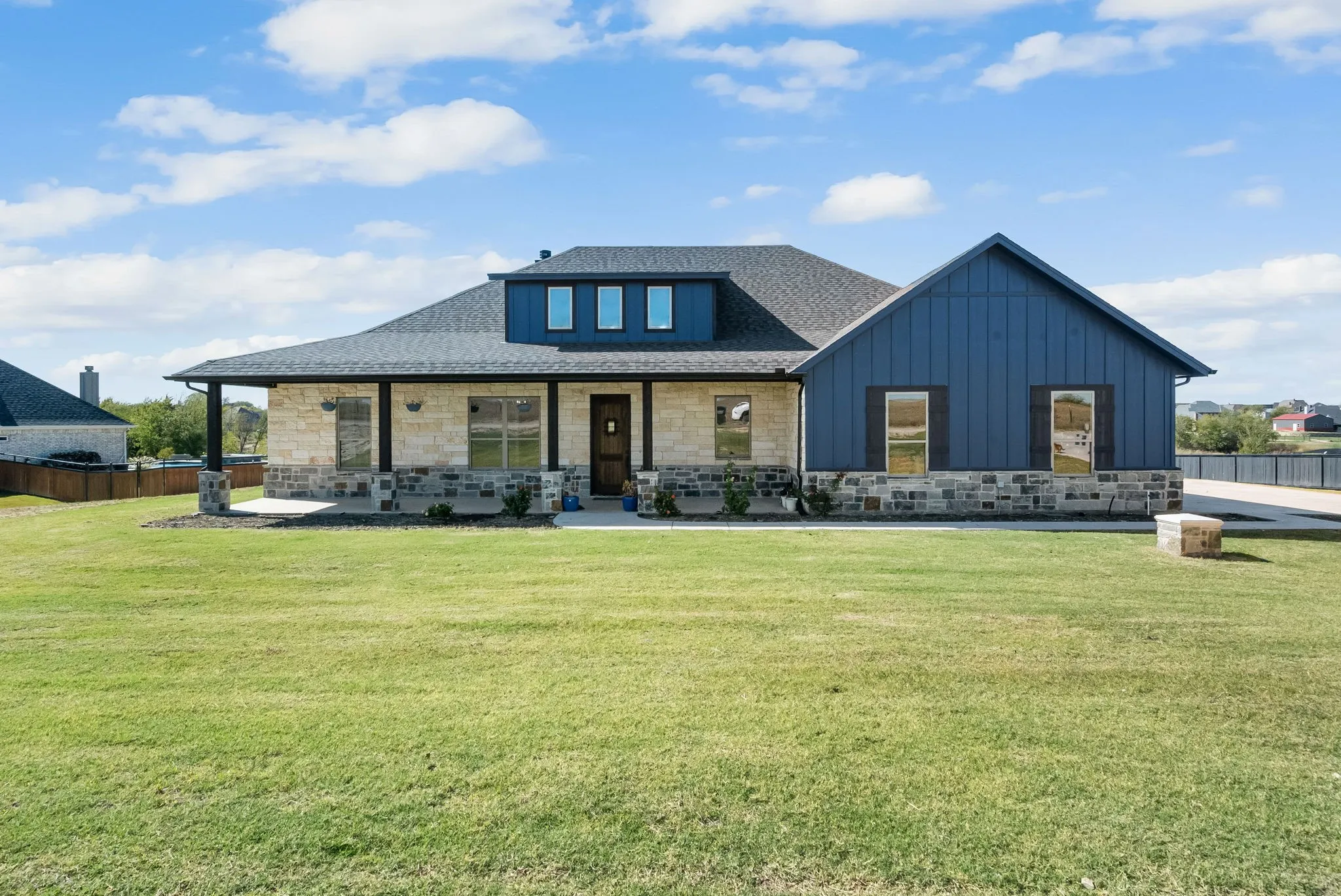 Single Family Residence For Sale in Parker County , 1103 Pioneer Crossing, Weatherford, Texas 76088, 3 Bedroom, 3 Bathroom, 2 Garage spaces, 2,796 Sqft, built in 2023, mls#21224586, Real Estate Agent in Weatherford, Homes For Sale in Parker county, Homes For Sale in Weatherford, Realtor in Weatherford Texas, Real Estate Brokerage Independent Realty Texas, Luminita Cordes Realtor