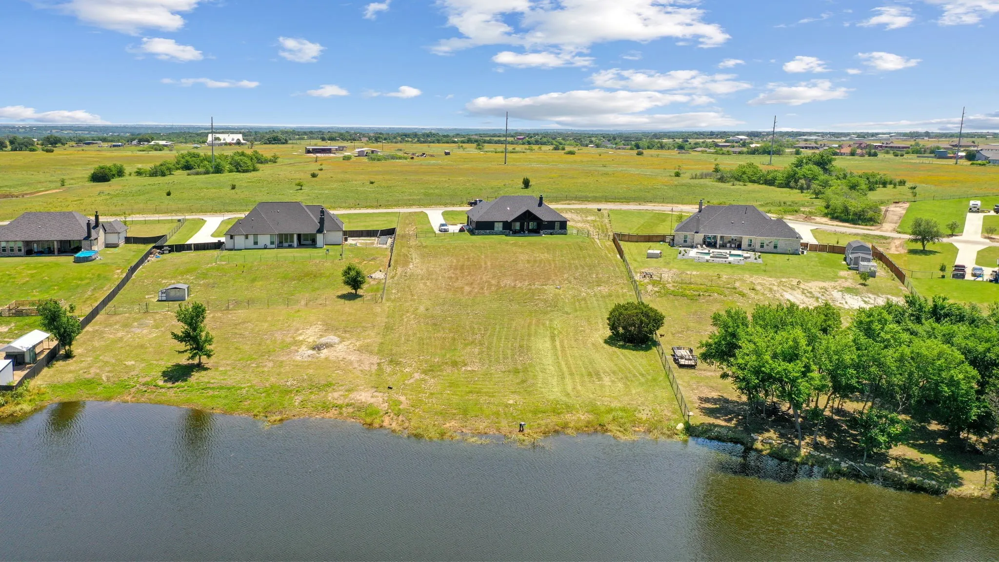 Single Family Residence For Sale in Parker County , 1103 Pioneer Crossing, Weatherford, Texas 76088, 3 Bedroom, 3 Bathroom, 2 Garage spaces, 2,796 Sqft, built in 2023, mls#21224586, Real Estate Agent in Weatherford, Homes For Sale in Parker county, Homes For Sale in Weatherford, Realtor in Weatherford Texas, Real Estate Brokerage Independent Realty Texas, Luminita Cordes Realtor