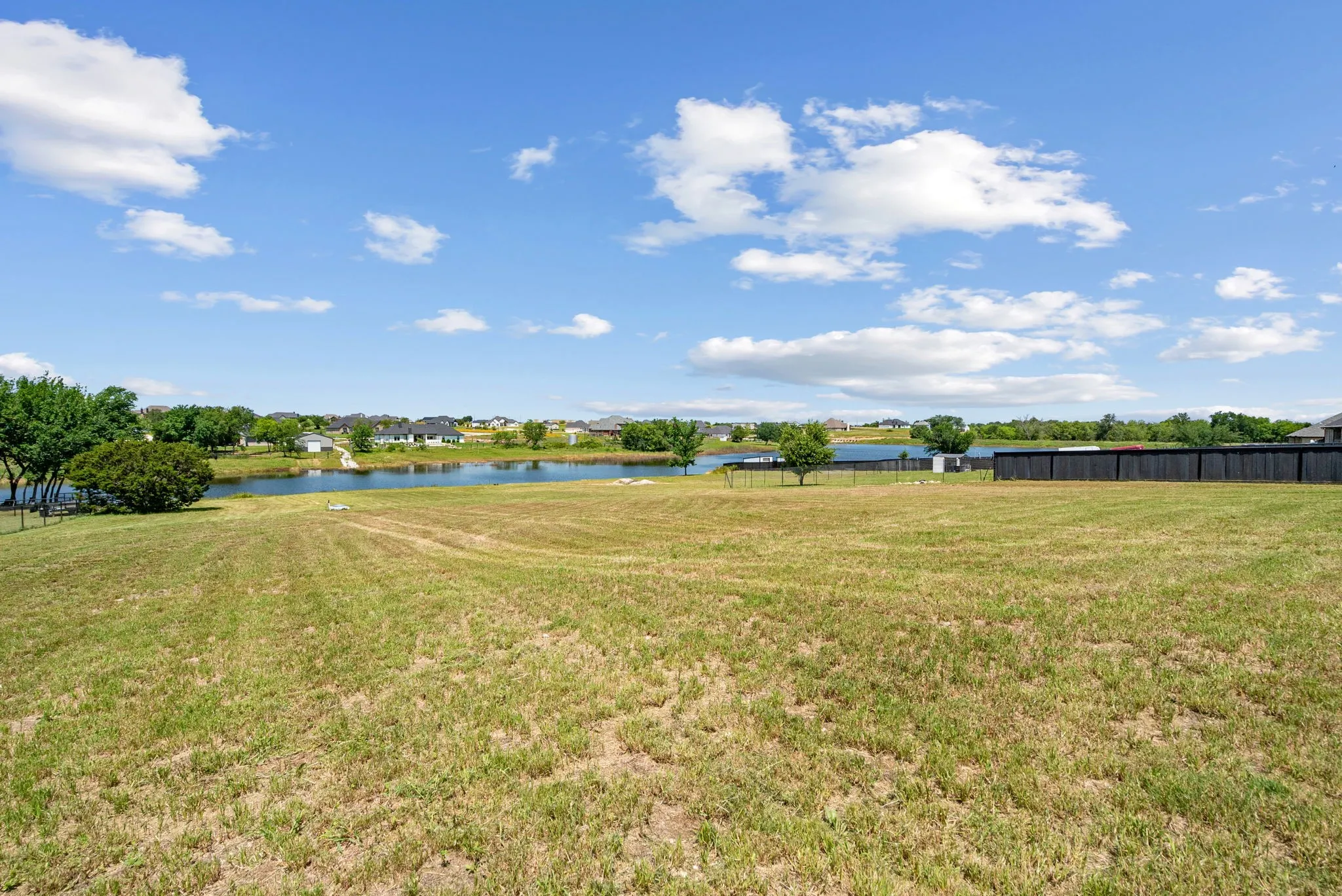 Single Family Residence For Sale in Parker County , 1103 Pioneer Crossing, Weatherford, Texas 76088, 3 Bedroom, 3 Bathroom, 2 Garage spaces, 2,796 Sqft, built in 2023, mls#21224586, Real Estate Agent in Weatherford, Homes For Sale in Parker county, Homes For Sale in Weatherford, Realtor in Weatherford Texas, Real Estate Brokerage Independent Realty Texas, Luminita Cordes Realtor