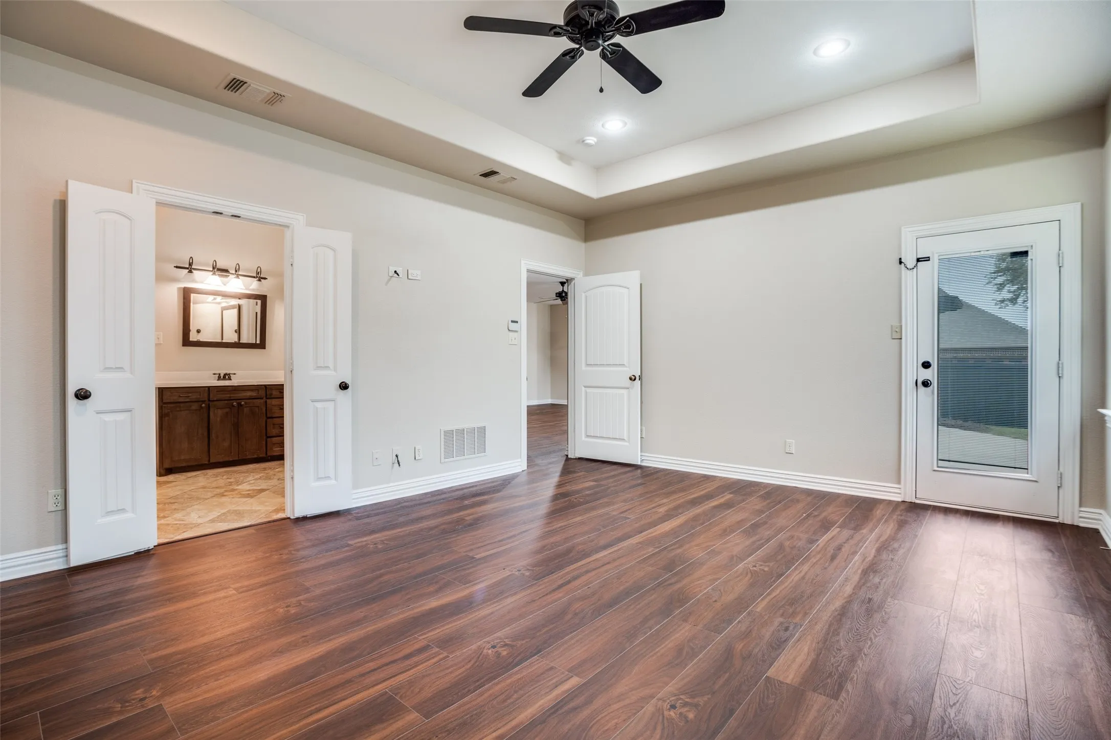 Single Family Residence For Sale in Denton County , 809 Longridge Drive, Denton, Texas 76205, 4 Bedroom, 3 Bathroom, 2 Garage spaces, 2,881 Sqft, built in 2005, Preowned, mls#21197930, Real Estate Agent in Denton, Homes For Sale in Denton county, Homes For Sale in Denton, Realtor in Denton Texas, Real Estate Brokerage Independent Realty Texas, Luminita Cordes Realtor