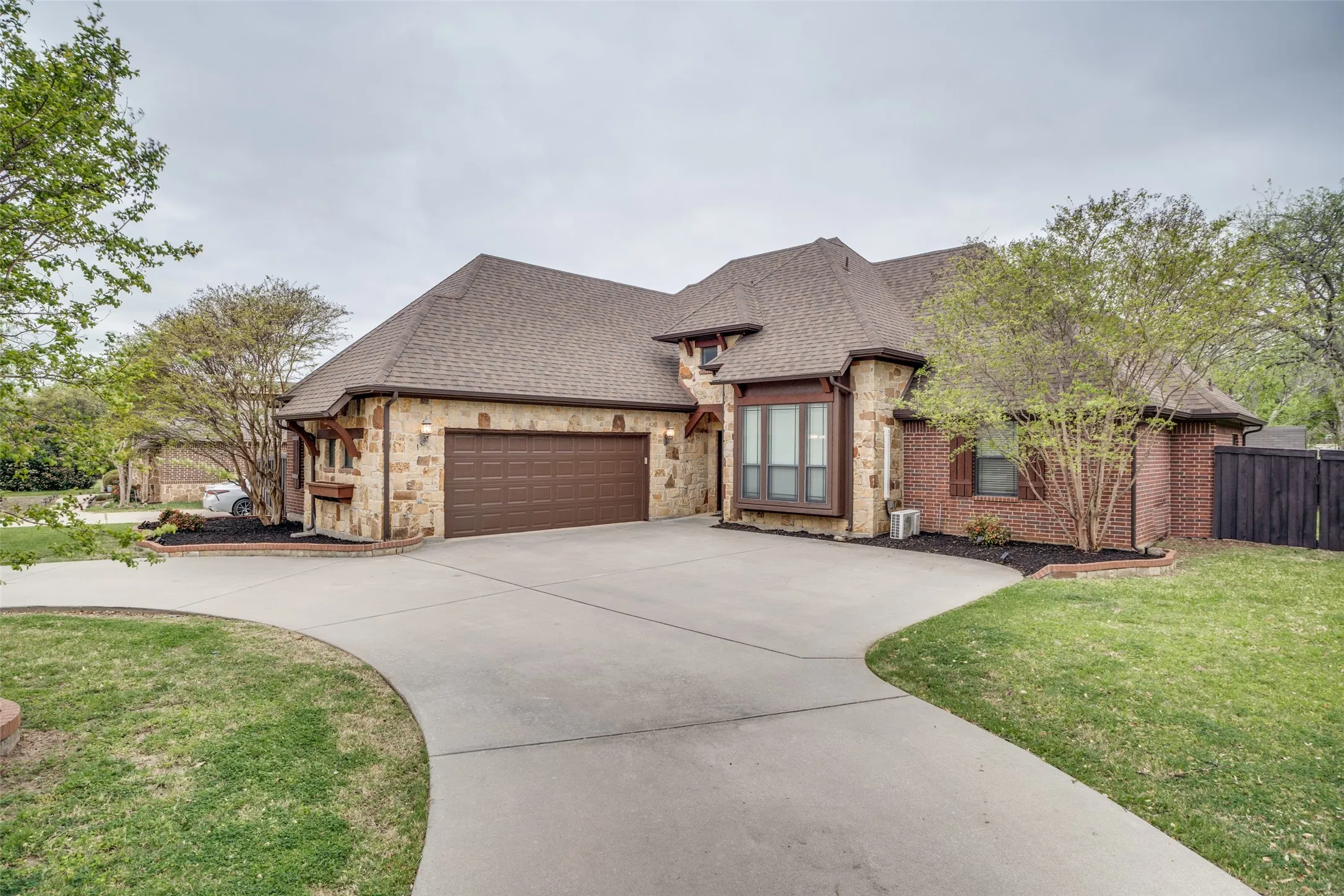 Single Family Residence For Sale in Denton County , 809 Longridge Drive, Denton, Texas 76205, 4 Bedroom, 3 Bathroom, 2 Garage spaces, 2,881 Sqft, built in 2005, Preowned, mls#21197930, Real Estate Agent in Denton, Homes For Sale in Denton county, Homes For Sale in Denton, Realtor in Denton Texas, Real Estate Brokerage Independent Realty Texas, Luminita Cordes Realtor