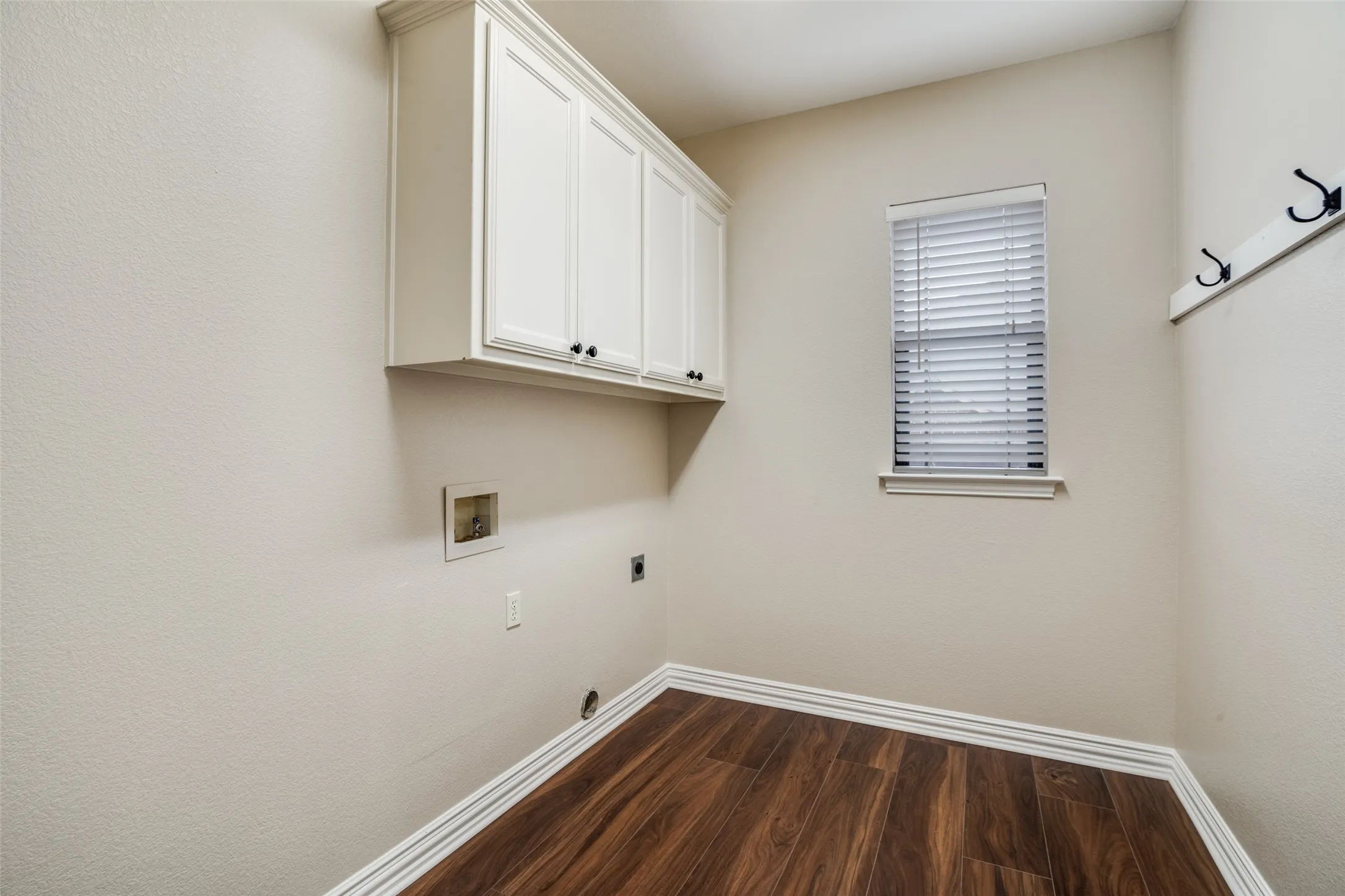 Single Family Residence For Sale in Denton County , 809 Longridge Drive, Denton, Texas 76205, 4 Bedroom, 3 Bathroom, 2 Garage spaces, 2,881 Sqft, built in 2005, Preowned, mls#21197930, Real Estate Agent in Denton, Homes For Sale in Denton county, Homes For Sale in Denton, Realtor in Denton Texas, Real Estate Brokerage Independent Realty Texas, Luminita Cordes Realtor