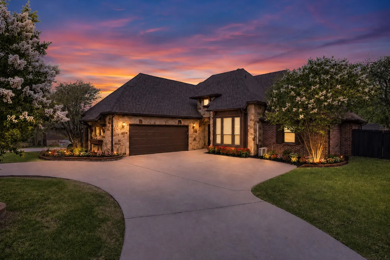 Single Family Residence For Sale in Denton County , 809 Longridge Drive, Denton, Texas 76205, 4 Bedroom, 3 Bathroom, 2 Garage spaces, 2,881 Sqft, built in 2005, Preowned, mls#21197930, Real Estate Agent in Denton, Homes For Sale in Denton county, Homes For Sale in Denton, Realtor in Denton Texas, Real Estate Brokerage Independent Realty Texas, Luminita Cordes Realtor