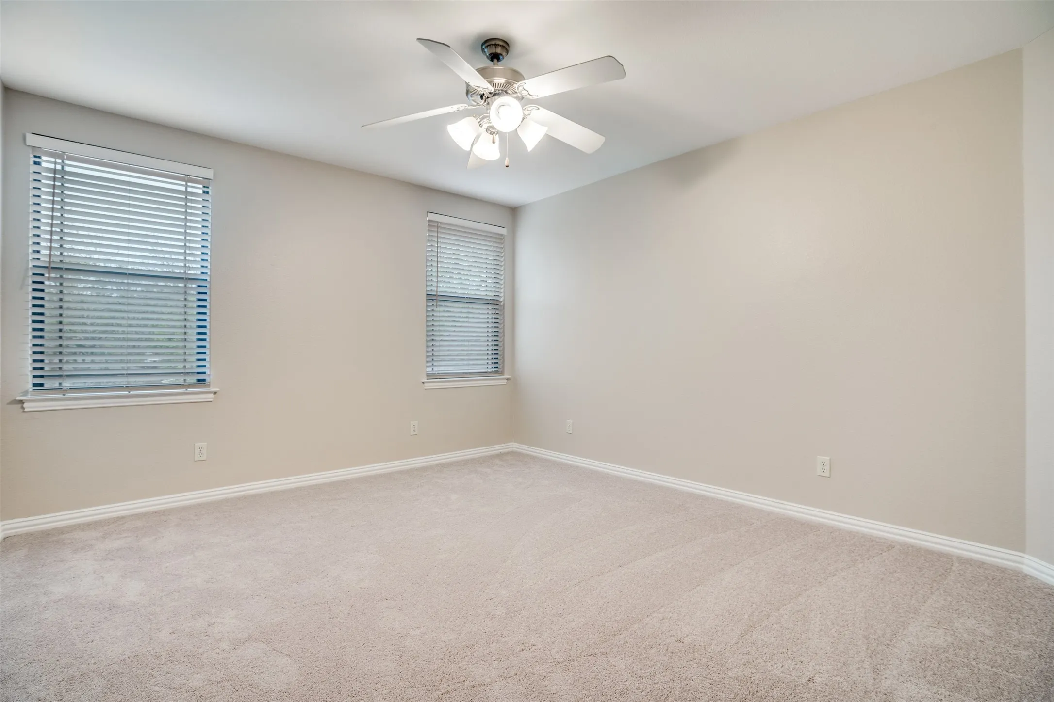 Single Family Residence For Sale in Denton County , 809 Longridge Drive, Denton, Texas 76205, 4 Bedroom, 3 Bathroom, 2 Garage spaces, 2,881 Sqft, built in 2005, Preowned, mls#21197930, Real Estate Agent in Denton, Homes For Sale in Denton county, Homes For Sale in Denton, Realtor in Denton Texas, Real Estate Brokerage Independent Realty Texas, Luminita Cordes Realtor