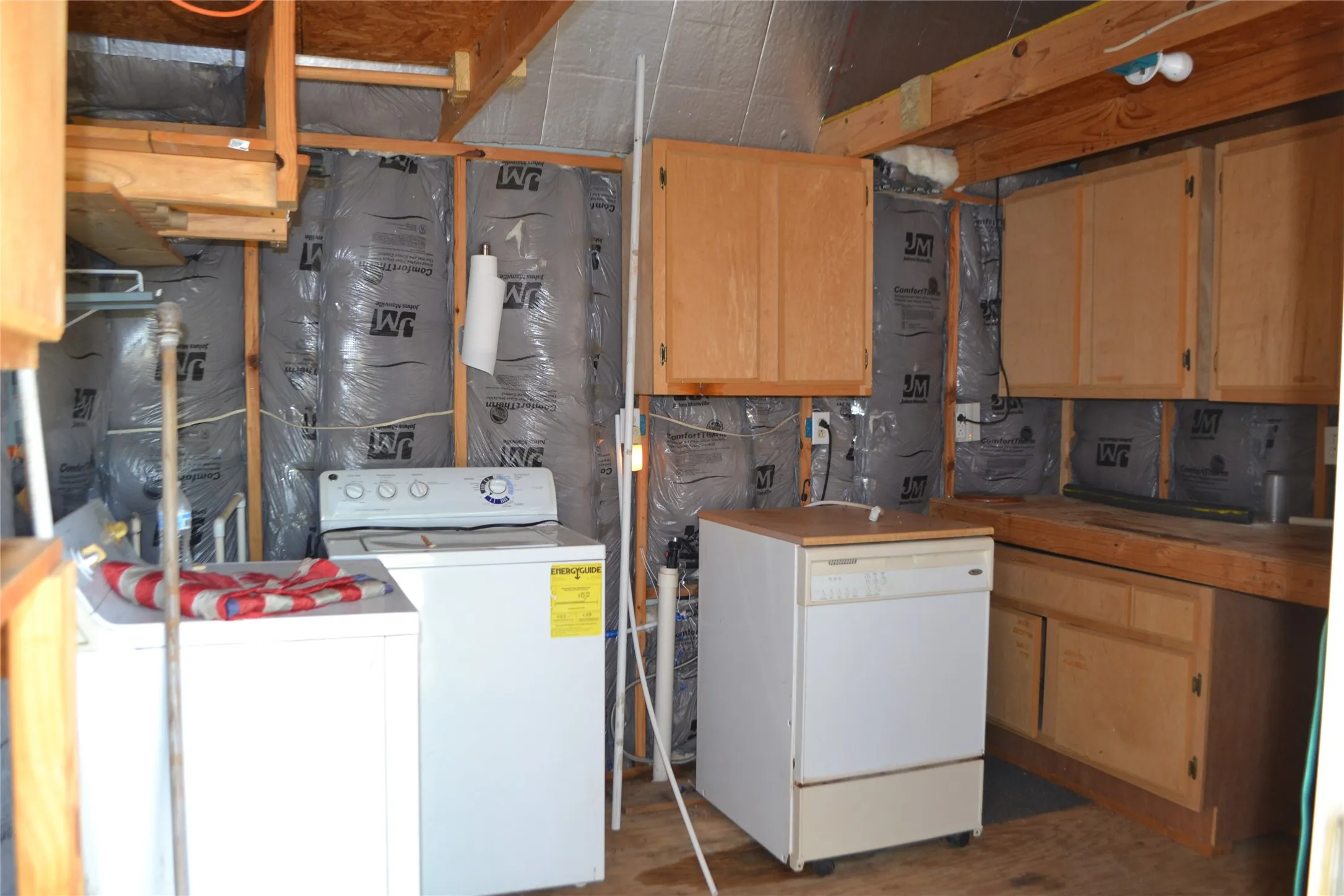 Mobile Home For Sale in Wood County , TBD Private Road 5811 Road 5811, Yantis, Texas 75765, 1 Bedroom, 1 Bathroom, Garage spaces, 368 Sqft, built in 2004, Preowned, mls#21224243, Real Estate Agent in Yantis, Homes For Sale in Wood county, Homes For Sale in Yantis, Realtor in Yantis Texas, Real Estate Brokerage Independent Realty Texas, Luminita Cordes Realtor