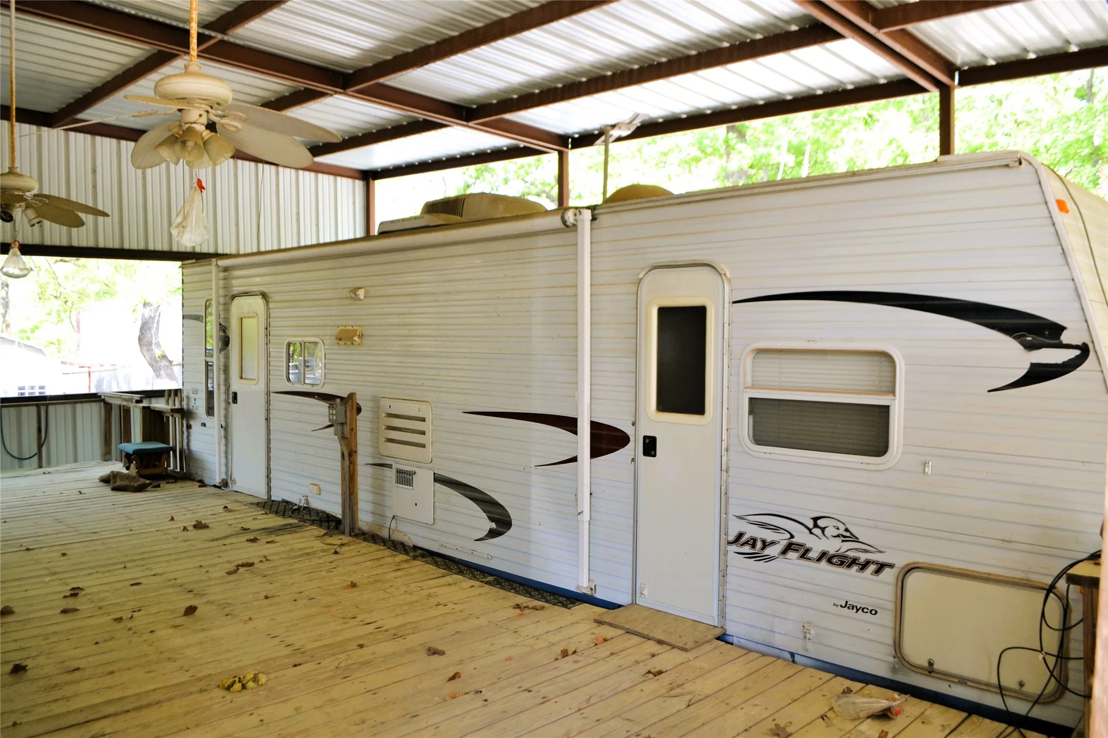 Mobile Home For Sale in Wood County , TBD Private Road 5811 Road 5811, Yantis, Texas 75765, 1 Bedroom, 1 Bathroom, Garage spaces, 368 Sqft, built in 2004, Preowned, mls#21224243, Real Estate Agent in Yantis, Homes For Sale in Wood county, Homes For Sale in Yantis, Realtor in Yantis Texas, Real Estate Brokerage Independent Realty Texas, Luminita Cordes Realtor