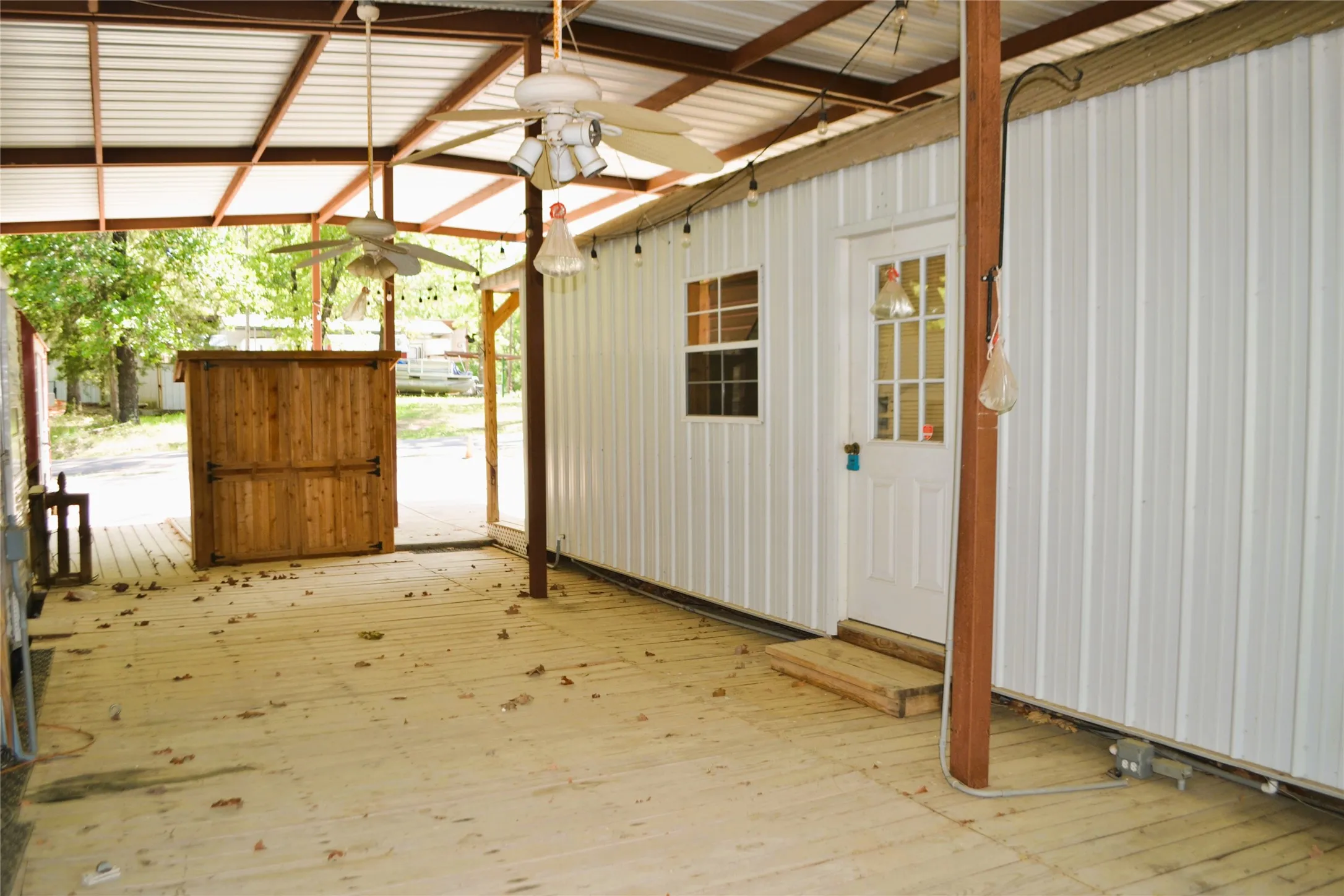 Mobile Home For Sale in Wood County , TBD Private Road 5811 Road 5811, Yantis, Texas 75765, 1 Bedroom, 1 Bathroom, Garage spaces, 368 Sqft, built in 2004, Preowned, mls#21224243, Real Estate Agent in Yantis, Homes For Sale in Wood county, Homes For Sale in Yantis, Realtor in Yantis Texas, Real Estate Brokerage Independent Realty Texas, Luminita Cordes Realtor