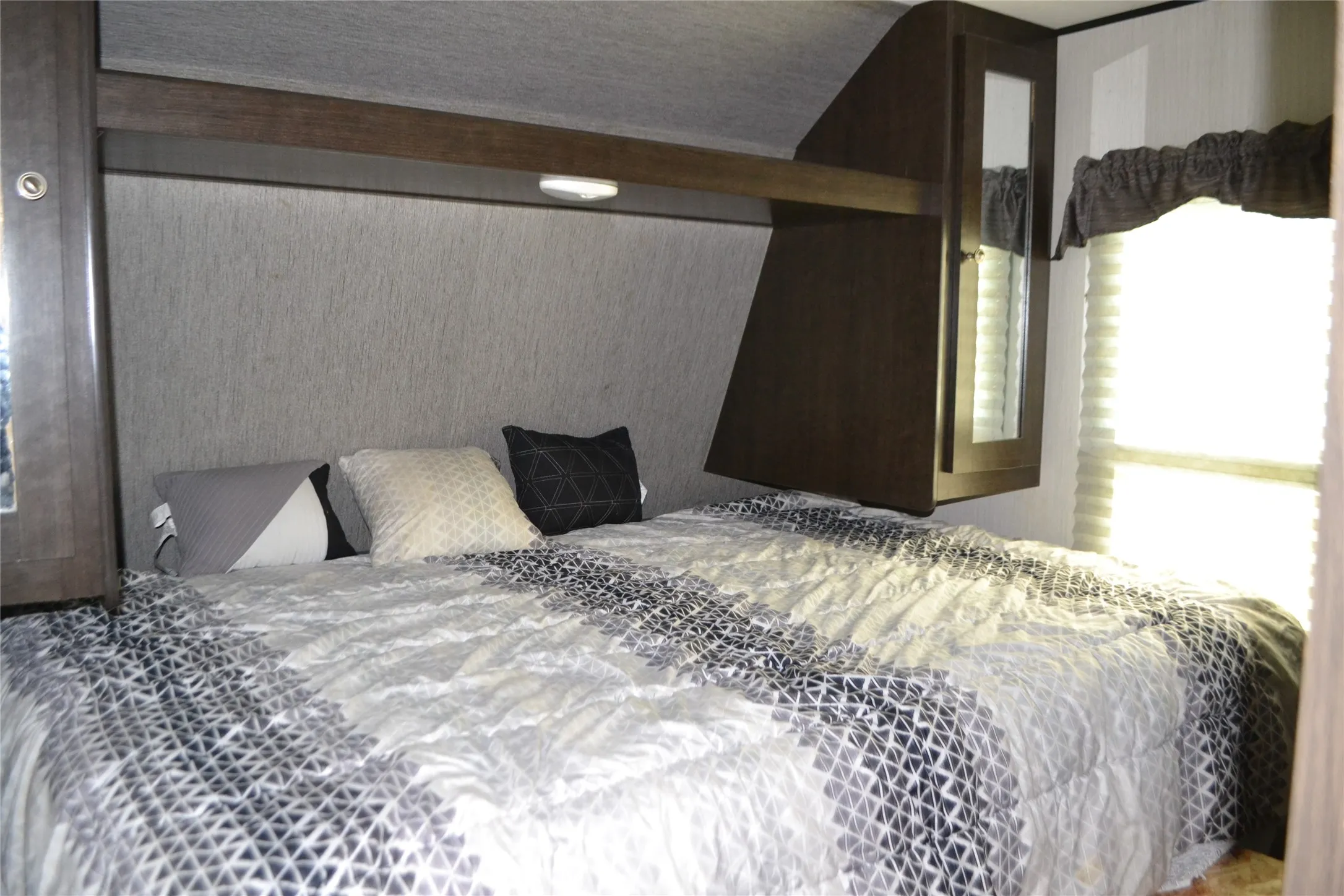 Mobile Home For Sale in Wood County , TBD Private Road 5811 Road 5811, Yantis, Texas 75765, 1 Bedroom, 1 Bathroom, Garage spaces, 368 Sqft, built in 2004, Preowned, mls#21224243, Real Estate Agent in Yantis, Homes For Sale in Wood county, Homes For Sale in Yantis, Realtor in Yantis Texas, Real Estate Brokerage Independent Realty Texas, Luminita Cordes Realtor