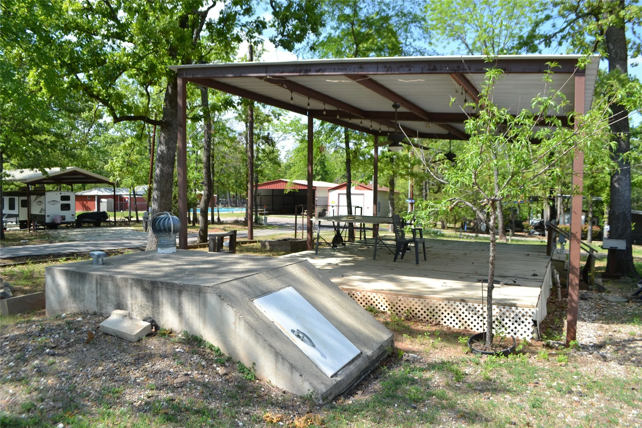 Mobile Home For Sale in Wood County , TBD Private Road 5811 Road 5811, Yantis, Texas 75765, 1 Bedroom, 1 Bathroom, Garage spaces, 368 Sqft, built in 2004, Preowned, mls#21224243, Real Estate Agent in Yantis, Homes For Sale in Wood county, Homes For Sale in Yantis, Realtor in Yantis Texas, Real Estate Brokerage Independent Realty Texas, Luminita Cordes Realtor
