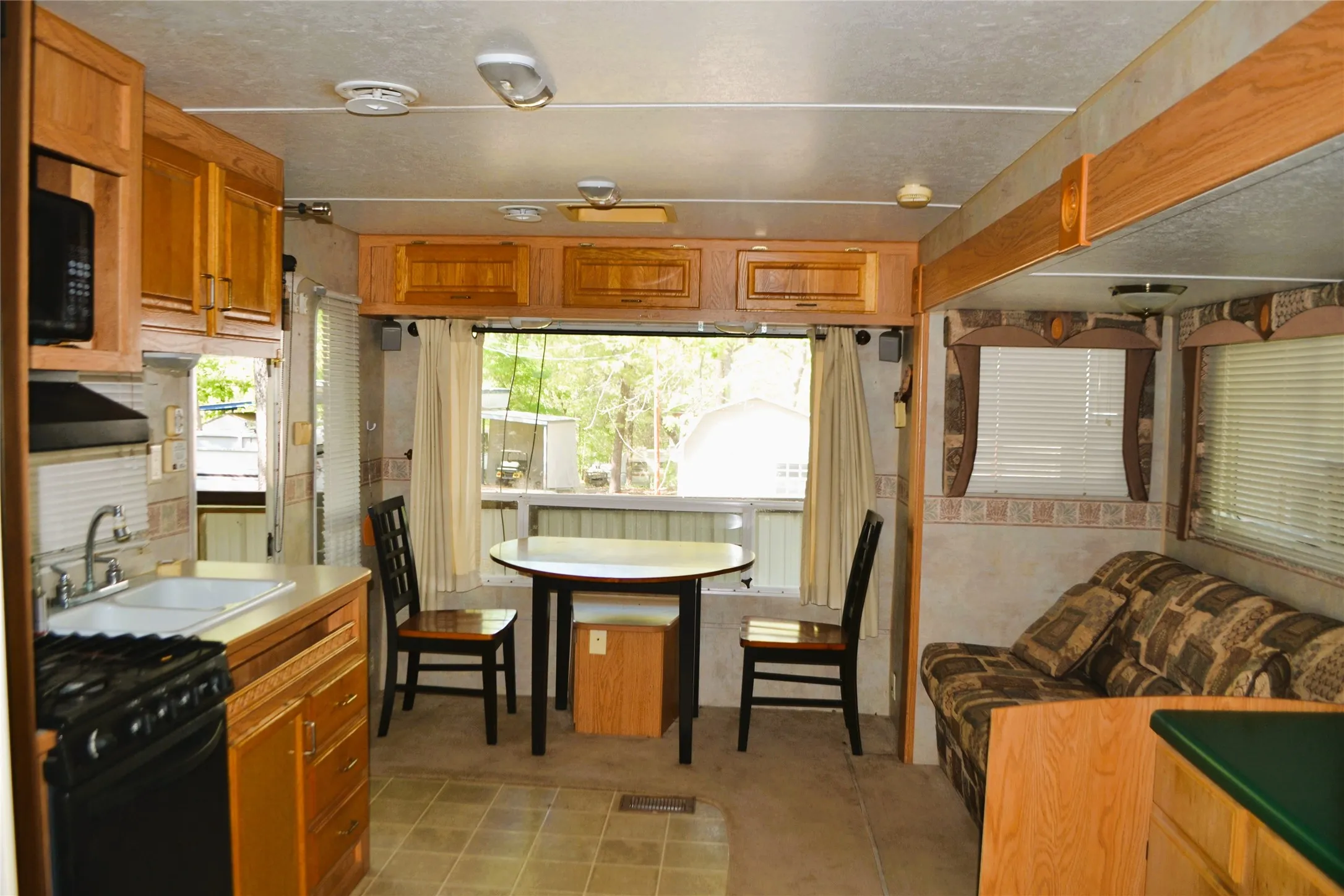 Mobile Home For Sale in Wood County , TBD Private Road 5811 Road 5811, Yantis, Texas 75765, 1 Bedroom, 1 Bathroom, Garage spaces, 368 Sqft, built in 2004, Preowned, mls#21224243, Real Estate Agent in Yantis, Homes For Sale in Wood county, Homes For Sale in Yantis, Realtor in Yantis Texas, Real Estate Brokerage Independent Realty Texas, Luminita Cordes Realtor