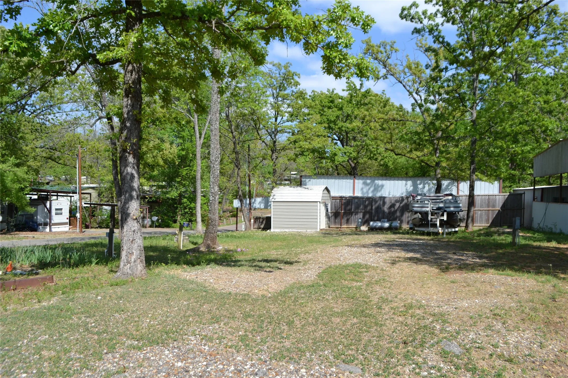 Mobile Home For Sale in Wood County , TBD Private Road 5811 Road 5811, Yantis, Texas 75765, 1 Bedroom, 1 Bathroom, Garage spaces, 368 Sqft, built in 2004, Preowned, mls#21224243, Real Estate Agent in Yantis, Homes For Sale in Wood county, Homes For Sale in Yantis, Realtor in Yantis Texas, Real Estate Brokerage Independent Realty Texas, Luminita Cordes Realtor