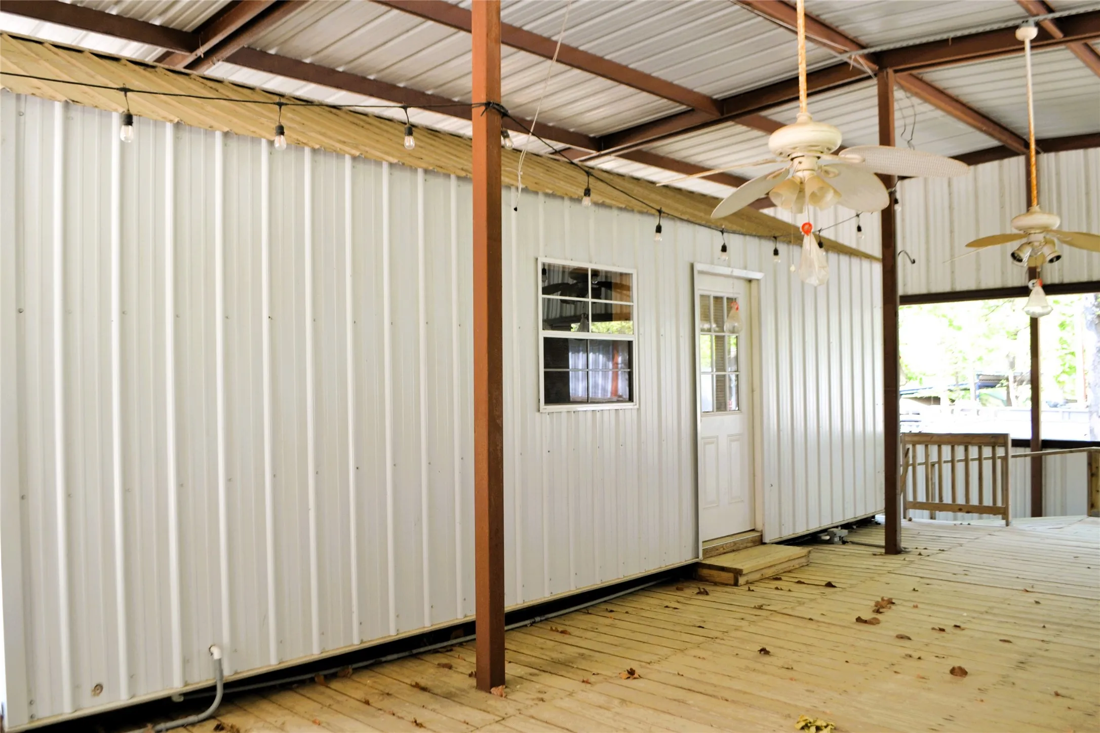 Mobile Home For Sale in Wood County , TBD Private Road 5811 Road 5811, Yantis, Texas 75765, 1 Bedroom, 1 Bathroom, Garage spaces, 368 Sqft, built in 2004, Preowned, mls#21224243, Real Estate Agent in Yantis, Homes For Sale in Wood county, Homes For Sale in Yantis, Realtor in Yantis Texas, Real Estate Brokerage Independent Realty Texas, Luminita Cordes Realtor