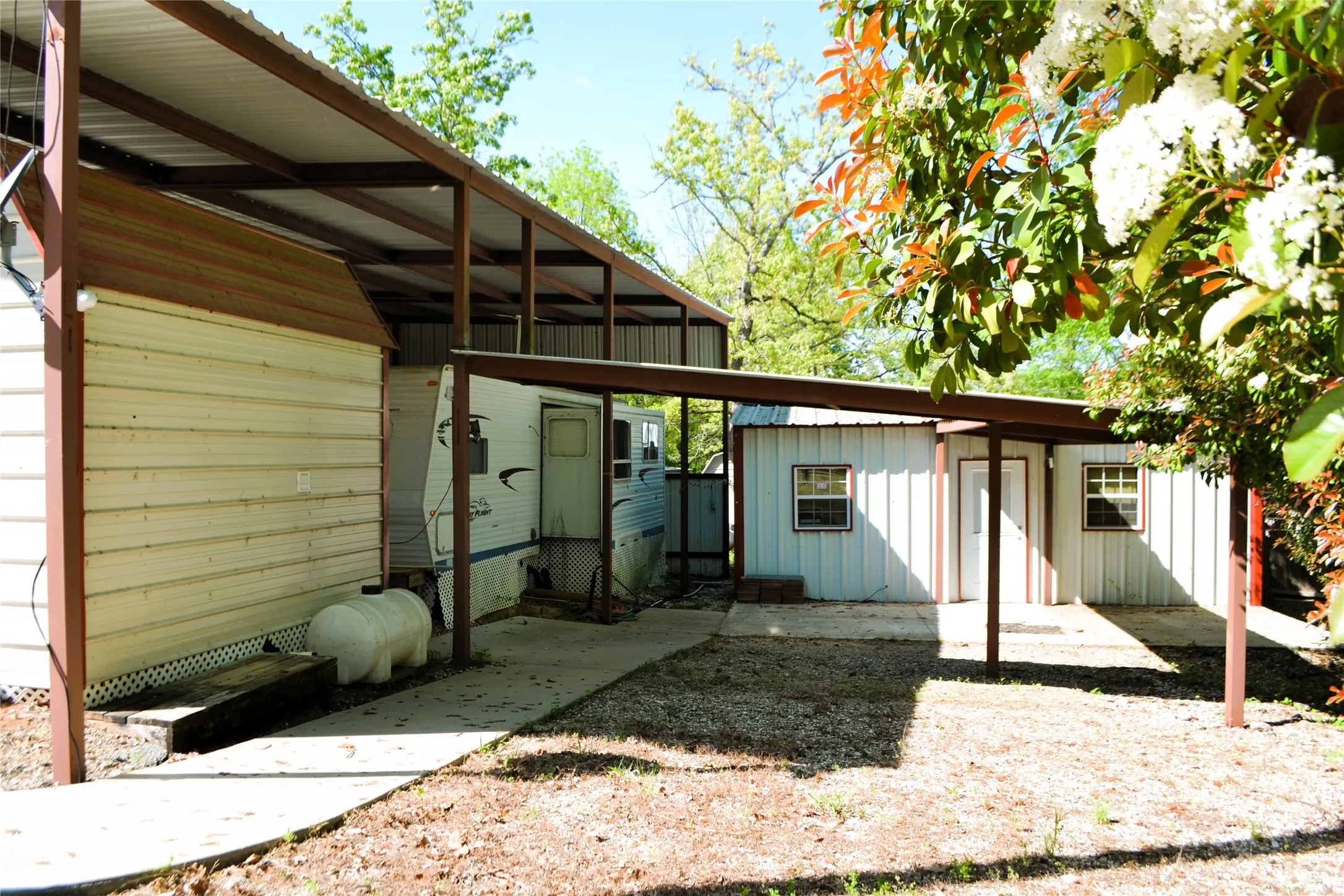 Mobile Home For Sale in Wood County , TBD Private Road 5811 Road 5811, Yantis, Texas 75765, 1 Bedroom, 1 Bathroom, Garage spaces, 368 Sqft, built in 2004, Preowned, mls#21224243, Real Estate Agent in Yantis, Homes For Sale in Wood county, Homes For Sale in Yantis, Realtor in Yantis Texas, Real Estate Brokerage Independent Realty Texas, Luminita Cordes Realtor