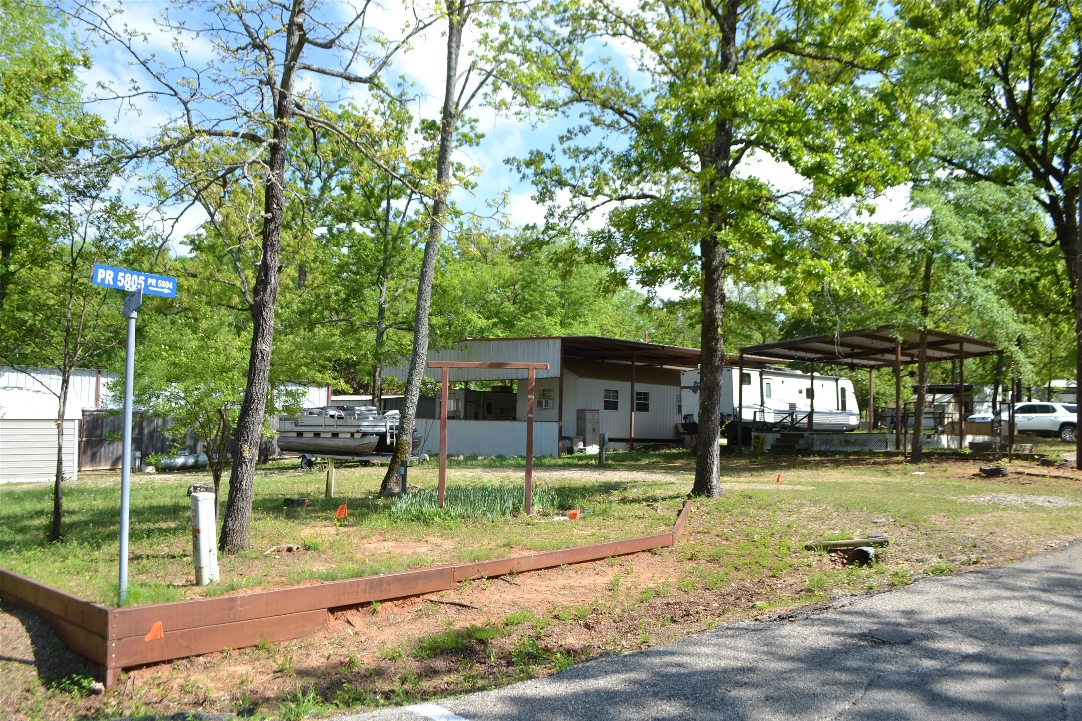 Mobile Home For Sale in Wood County , TBD Private Road 5811 Road 5811, Yantis, Texas 75765, 1 Bedroom, 1 Bathroom, Garage spaces, 368 Sqft, built in 2004, Preowned, mls#21224243, Real Estate Agent in Yantis, Homes For Sale in Wood county, Homes For Sale in Yantis, Realtor in Yantis Texas, Real Estate Brokerage Independent Realty Texas, Luminita Cordes Realtor