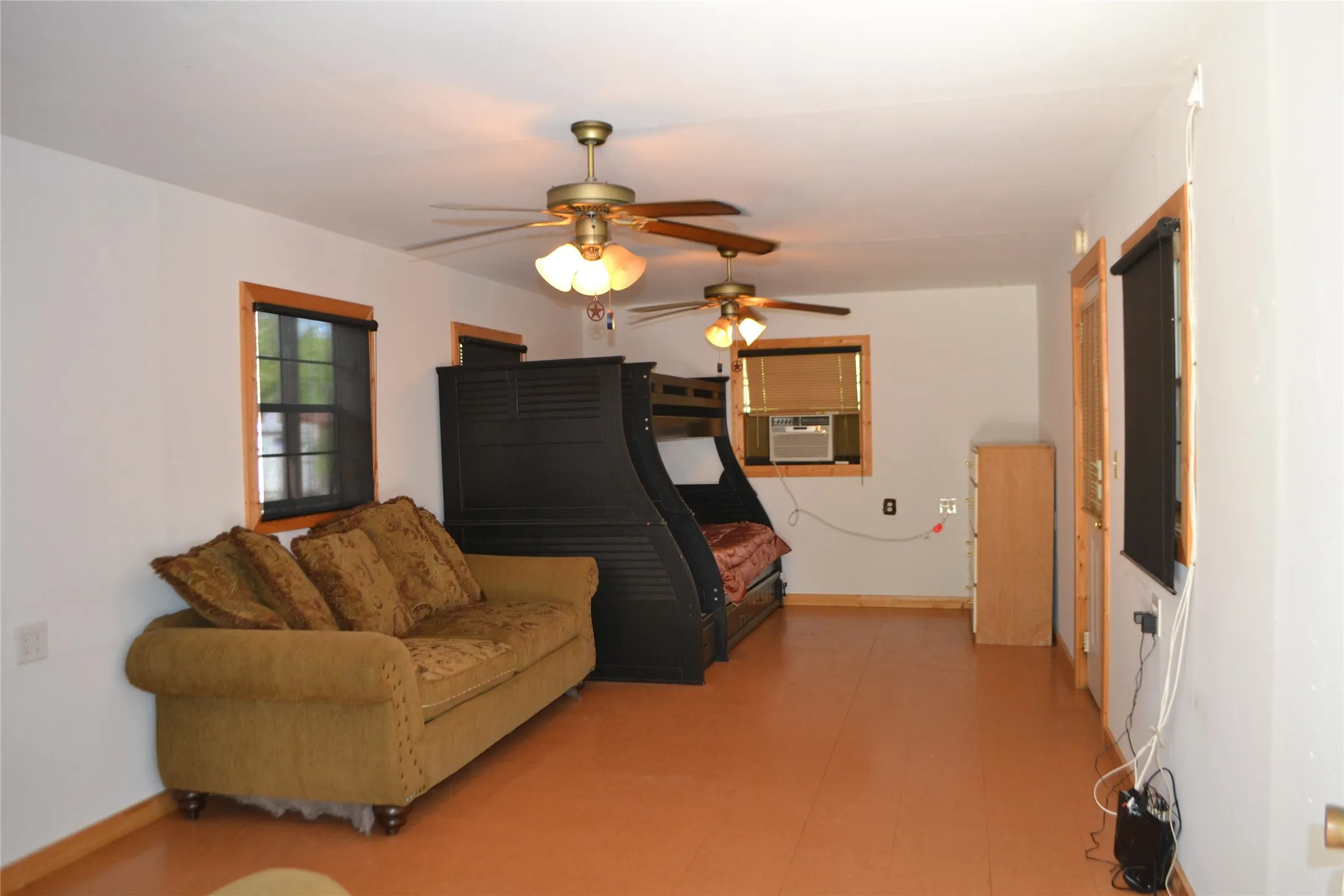 Mobile Home For Sale in Wood County , TBD Private Road 5811 Road 5811, Yantis, Texas 75765, 1 Bedroom, 1 Bathroom, Garage spaces, 368 Sqft, built in 2004, Preowned, mls#21224243, Real Estate Agent in Yantis, Homes For Sale in Wood county, Homes For Sale in Yantis, Realtor in Yantis Texas, Real Estate Brokerage Independent Realty Texas, Luminita Cordes Realtor