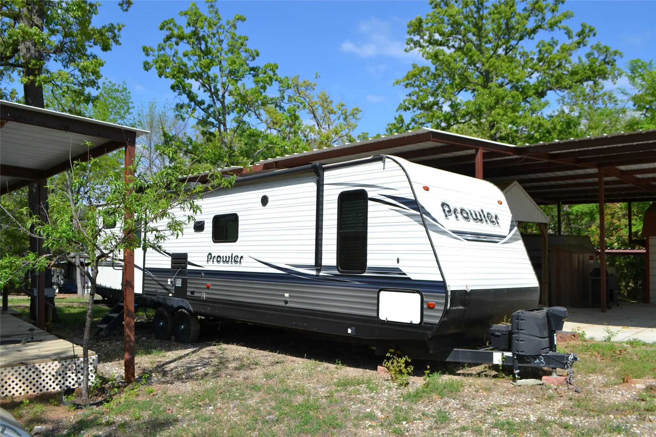 Mobile Home For Sale in Wood County , TBD Private Road 5811 Road 5811, Yantis, Texas 75765, 1 Bedroom, 1 Bathroom, Garage spaces, 368 Sqft, built in 2004, Preowned, mls#21224243, Real Estate Agent in Yantis, Homes For Sale in Wood county, Homes For Sale in Yantis, Realtor in Yantis Texas, Real Estate Brokerage Independent Realty Texas, Luminita Cordes Realtor