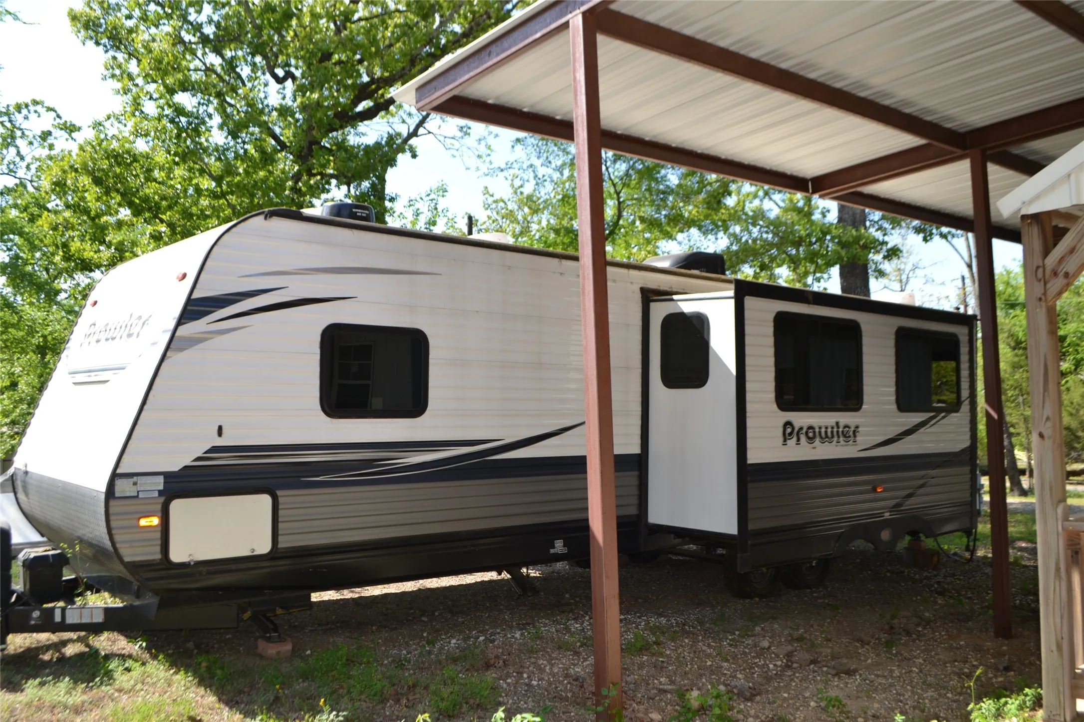 Mobile Home For Sale in Wood County , TBD Private Road 5811 Road 5811, Yantis, Texas 75765, 1 Bedroom, 1 Bathroom, Garage spaces, 368 Sqft, built in 2004, Preowned, mls#21224243, Real Estate Agent in Yantis, Homes For Sale in Wood county, Homes For Sale in Yantis, Realtor in Yantis Texas, Real Estate Brokerage Independent Realty Texas, Luminita Cordes Realtor