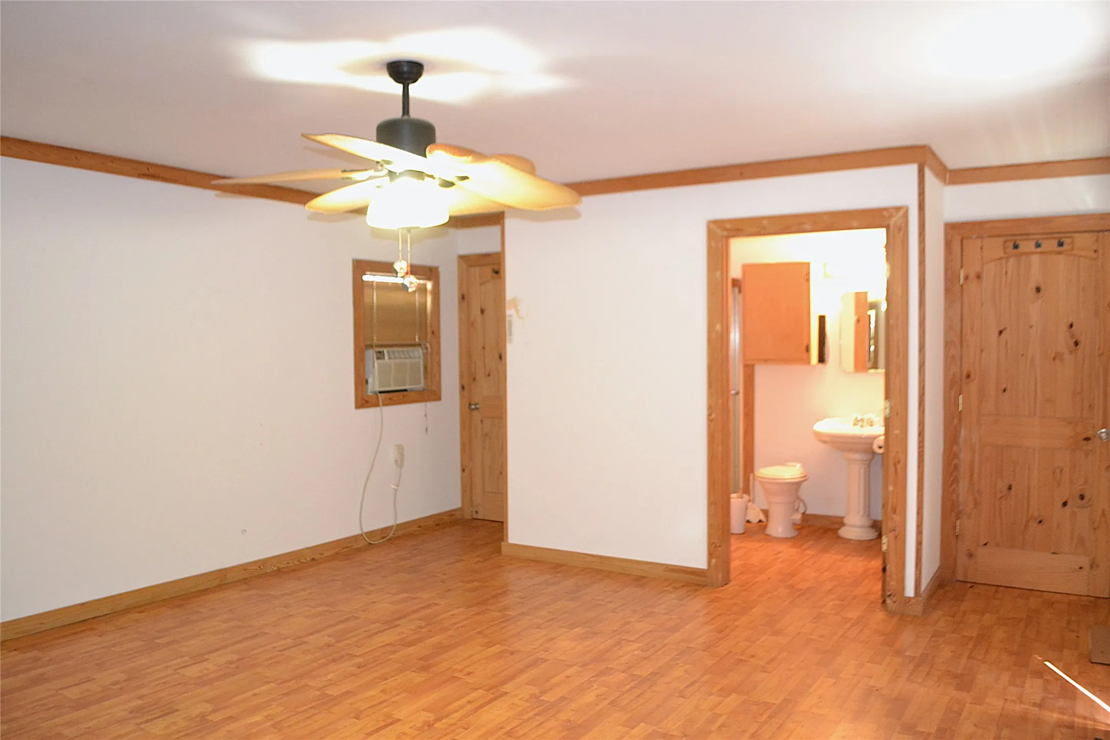 Mobile Home For Sale in Wood County , TBD Private Road 5811 Road 5811, Yantis, Texas 75765, 1 Bedroom, 1 Bathroom, Garage spaces, 368 Sqft, built in 2004, Preowned, mls#21224243, Real Estate Agent in Yantis, Homes For Sale in Wood county, Homes For Sale in Yantis, Realtor in Yantis Texas, Real Estate Brokerage Independent Realty Texas, Luminita Cordes Realtor