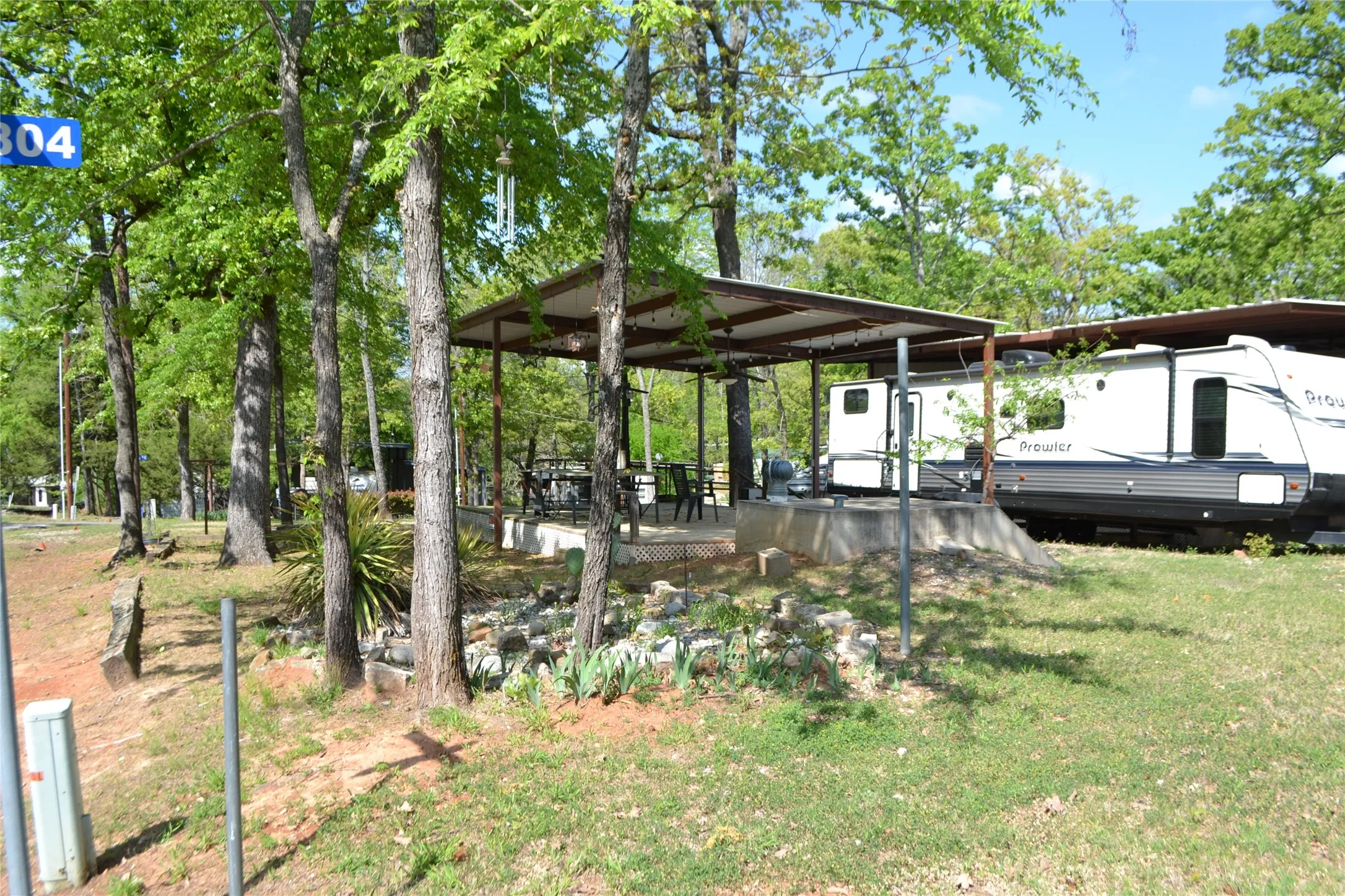 Mobile Home For Sale in Wood County , TBD Private Road 5811 Road 5811, Yantis, Texas 75765, 1 Bedroom, 1 Bathroom, Garage spaces, 368 Sqft, built in 2004, Preowned, mls#21224243, Real Estate Agent in Yantis, Homes For Sale in Wood county, Homes For Sale in Yantis, Realtor in Yantis Texas, Real Estate Brokerage Independent Realty Texas, Luminita Cordes Realtor