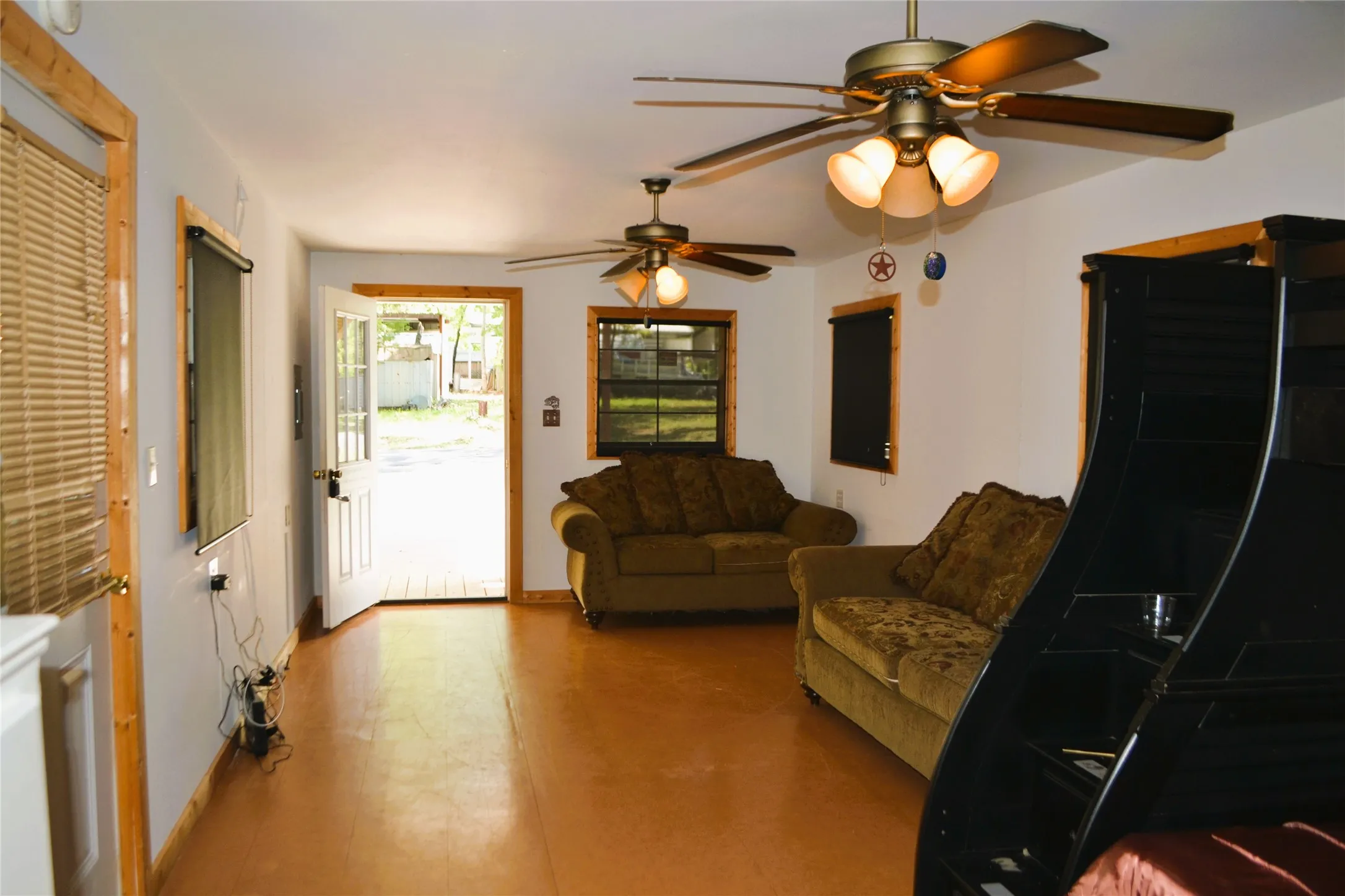 Mobile Home For Sale in Wood County , TBD Private Road 5811 Road 5811, Yantis, Texas 75765, 1 Bedroom, 1 Bathroom, Garage spaces, 368 Sqft, built in 2004, Preowned, mls#21224243, Real Estate Agent in Yantis, Homes For Sale in Wood county, Homes For Sale in Yantis, Realtor in Yantis Texas, Real Estate Brokerage Independent Realty Texas, Luminita Cordes Realtor
