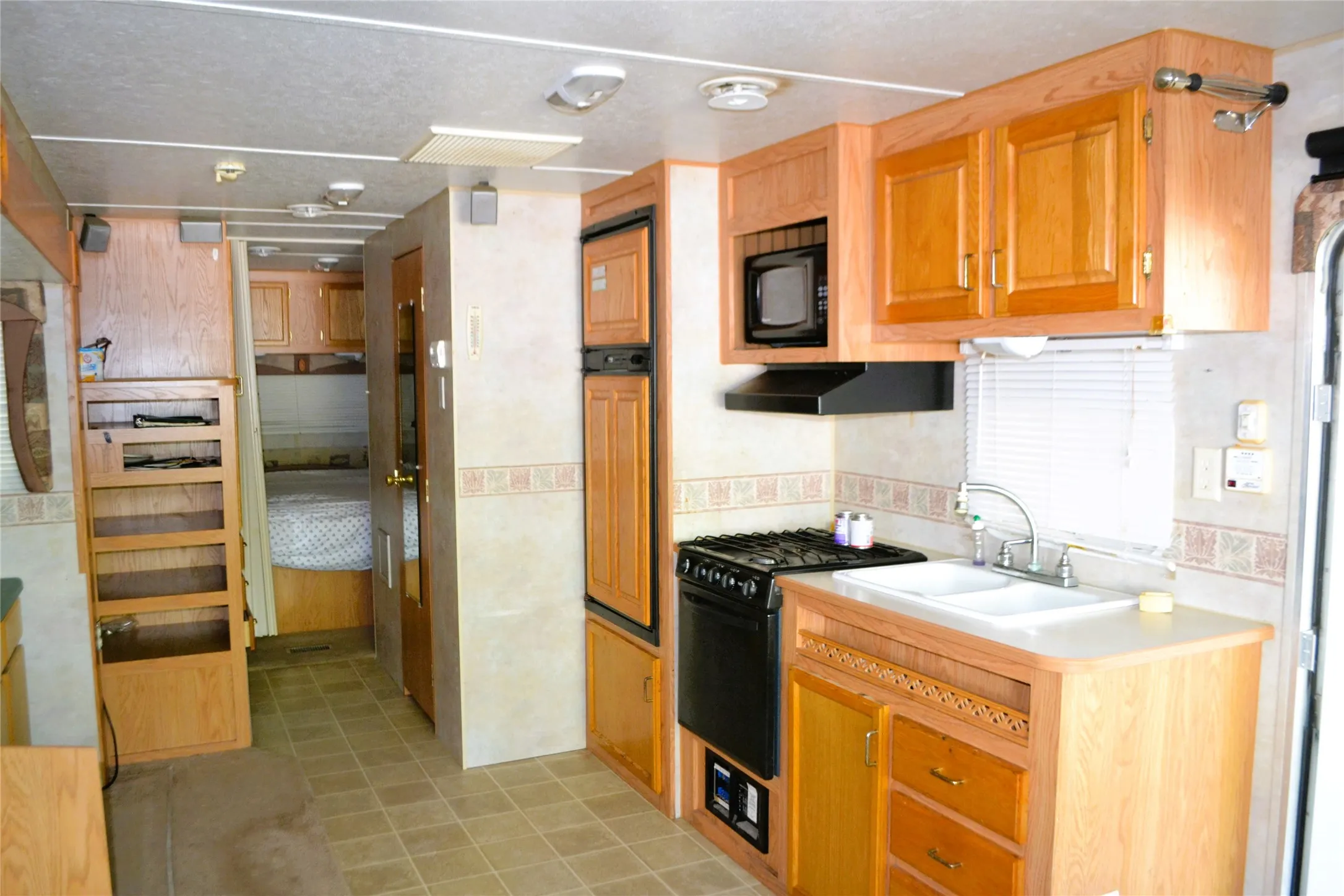 Mobile Home For Sale in Wood County , TBD Private Road 5811 Road 5811, Yantis, Texas 75765, 1 Bedroom, 1 Bathroom, Garage spaces, 368 Sqft, built in 2004, Preowned, mls#21224243, Real Estate Agent in Yantis, Homes For Sale in Wood county, Homes For Sale in Yantis, Realtor in Yantis Texas, Real Estate Brokerage Independent Realty Texas, Luminita Cordes Realtor