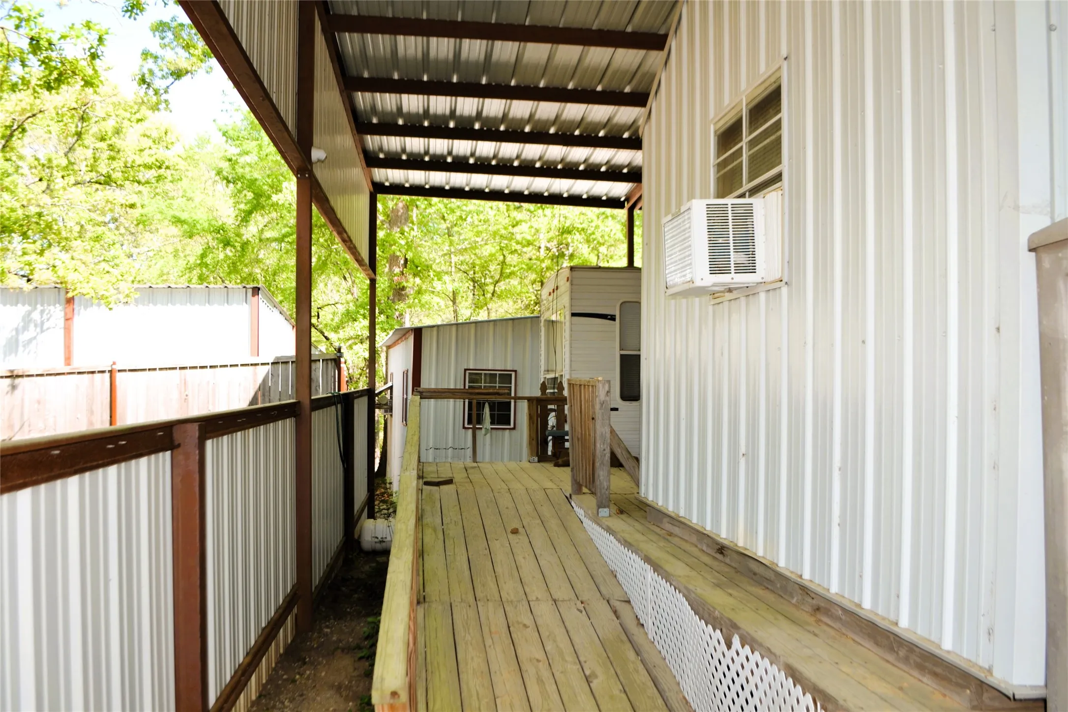 Mobile Home For Sale in Wood County , TBD Private Road 5811 Road 5811, Yantis, Texas 75765, 1 Bedroom, 1 Bathroom, Garage spaces, 368 Sqft, built in 2004, Preowned, mls#21224243, Real Estate Agent in Yantis, Homes For Sale in Wood county, Homes For Sale in Yantis, Realtor in Yantis Texas, Real Estate Brokerage Independent Realty Texas, Luminita Cordes Realtor
