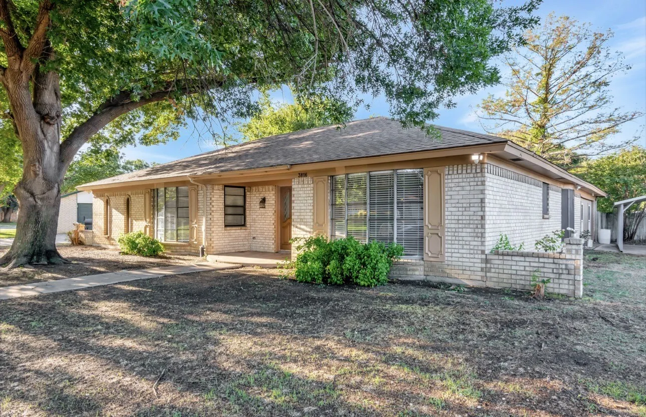Single Family Residence For Rent in Tarrant County , 3816 Buckhorn Place, Fort Worth, Texas 76137, 5 Bedroom, 3 Bathroom, Garage spaces, 1,851 Sqft, built in 1978, mls#21224871, Real Estate Agent in Fort Worth, Homes For Rent in Tarrant county, Homes For Rent in Fort Worth, Realtor in Fort Worth Texas, Real Estate Brokerage Independent Realty Texas, Luminita Cordes Realtor