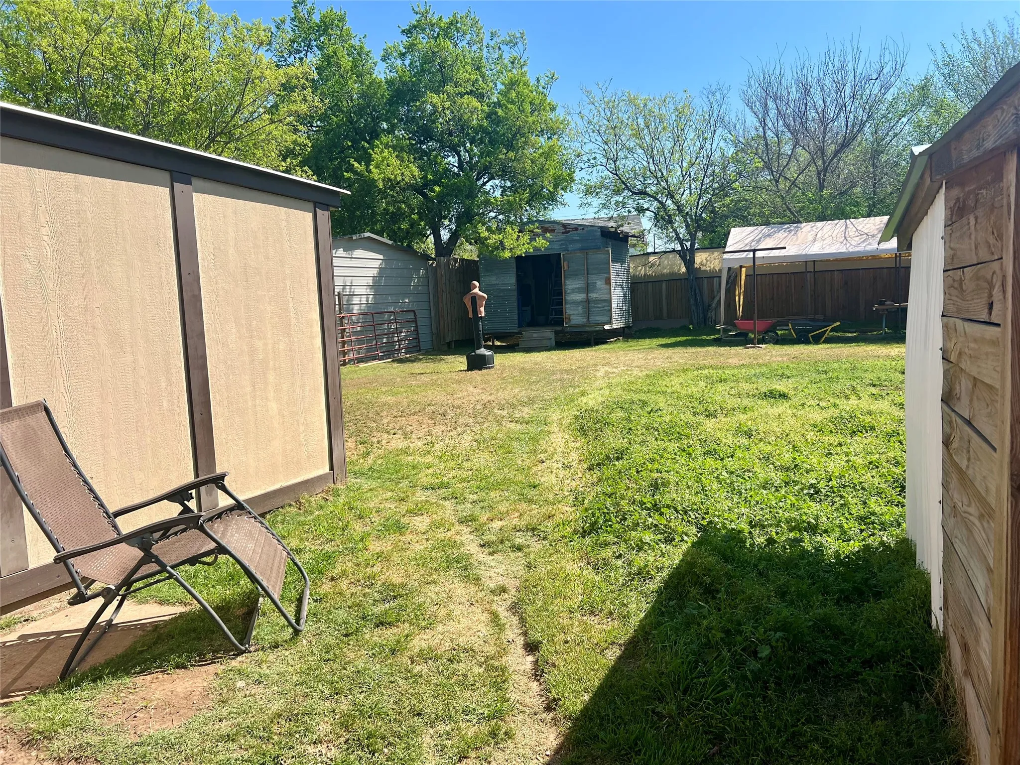 Single Family Residence For Sale in Montague County , 716 Baylor Street, Nocona, Texas 76255, 3 Bedroom, 1 Bathroom, Garage spaces, 997 Sqft, built in 1975, Preowned, mls#21224881, Real Estate Agent in Nocona, Homes For Sale in Montague county, Homes For Sale in Nocona, Realtor in Nocona Texas, Real Estate Brokerage Independent Realty Texas, Luminita Cordes Realtor