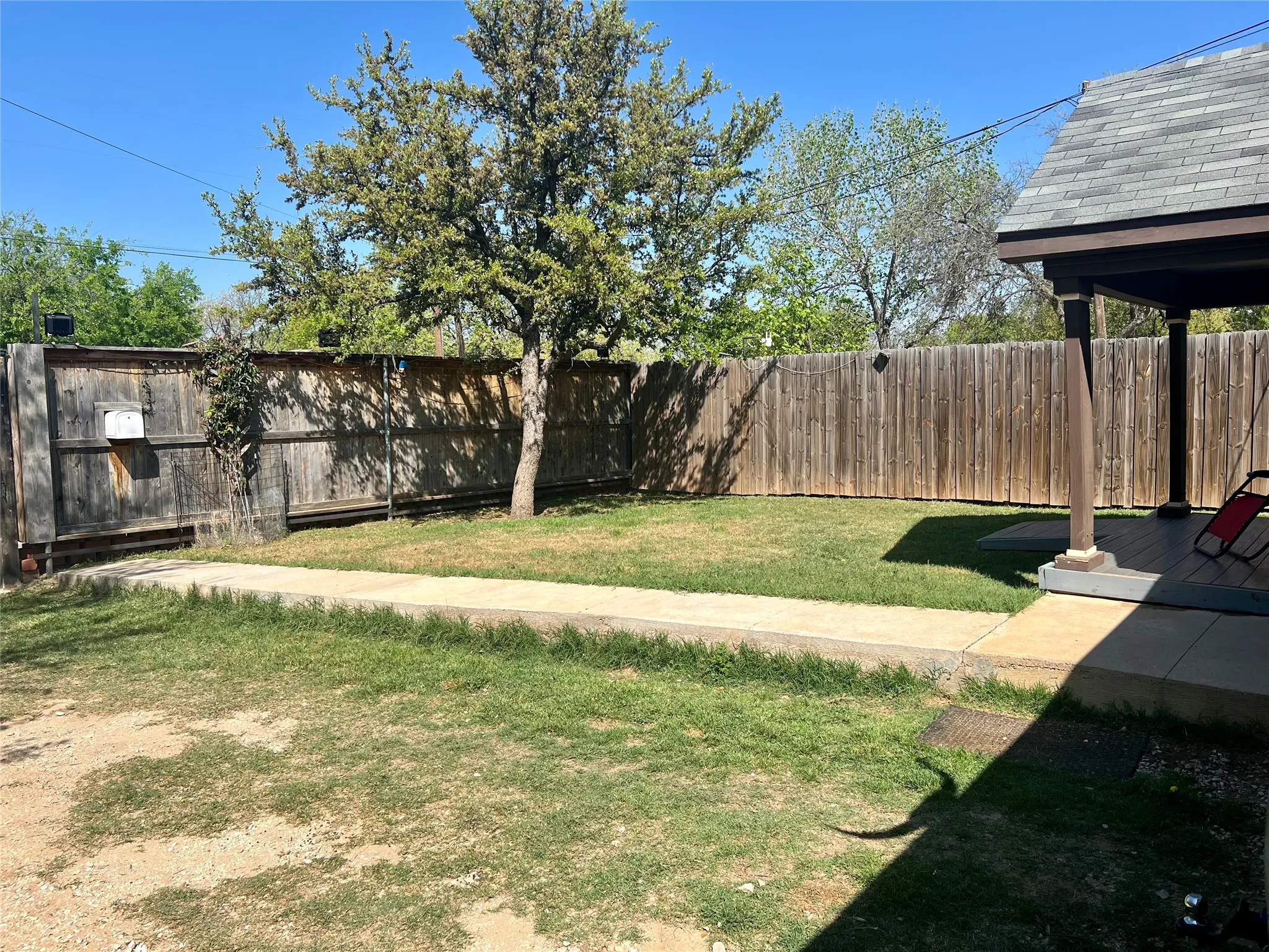 Single Family Residence For Sale in Montague County , 716 Baylor Street, Nocona, Texas 76255, 3 Bedroom, 1 Bathroom, Garage spaces, 997 Sqft, built in 1975, Preowned, mls#21224881, Real Estate Agent in Nocona, Homes For Sale in Montague county, Homes For Sale in Nocona, Realtor in Nocona Texas, Real Estate Brokerage Independent Realty Texas, Luminita Cordes Realtor