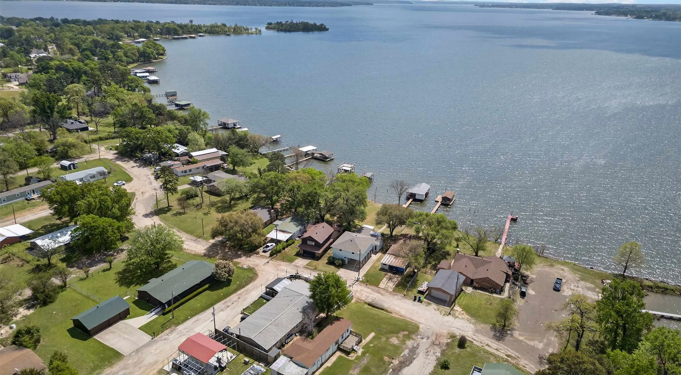Mobile Home For Sale in Henderson County , 21308 Southwind Drive, Chandler, Texas 75758, 4 Bedroom, 3 Bathroom, Garage spaces, 2,759 Sqft, built in 1970, mls#21224913, Real Estate Agent in Chandler, Homes For Sale in Henderson county, Homes For Sale in Chandler, Realtor in Chandler Texas, Real Estate Brokerage Independent Realty Texas, Luminita Cordes Realtor