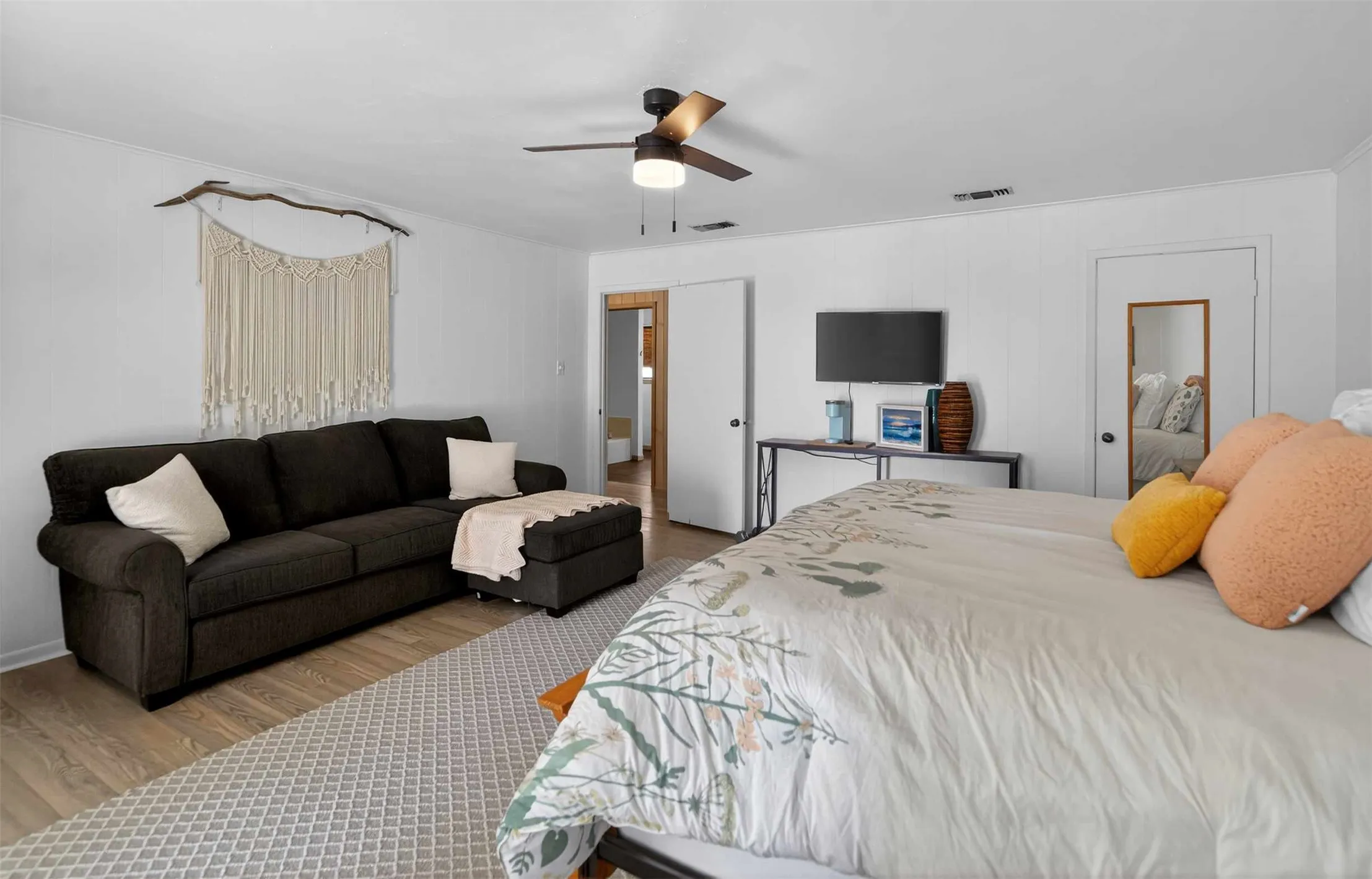 Mobile Home For Sale in Henderson County , 21308 Southwind Drive, Chandler, Texas 75758, 4 Bedroom, 3 Bathroom, Garage spaces, 2,759 Sqft, built in 1970, mls#21224913, Real Estate Agent in Chandler, Homes For Sale in Henderson county, Homes For Sale in Chandler, Realtor in Chandler Texas, Real Estate Brokerage Independent Realty Texas, Luminita Cordes Realtor