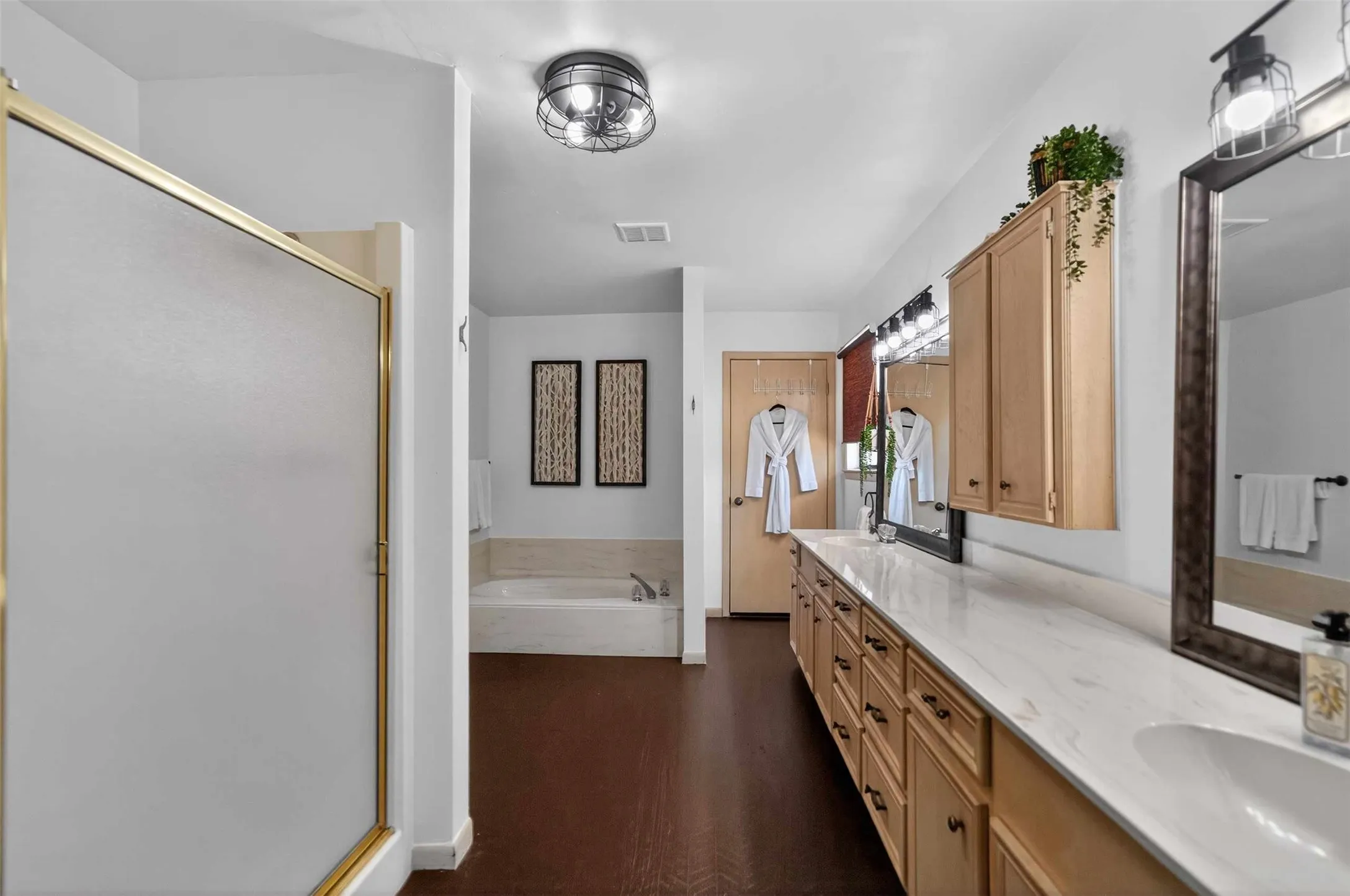 Mobile Home For Sale in Henderson County , 21308 Southwind Drive, Chandler, Texas 75758, 4 Bedroom, 3 Bathroom, Garage spaces, 2,759 Sqft, built in 1970, mls#21224913, Real Estate Agent in Chandler, Homes For Sale in Henderson county, Homes For Sale in Chandler, Realtor in Chandler Texas, Real Estate Brokerage Independent Realty Texas, Luminita Cordes Realtor